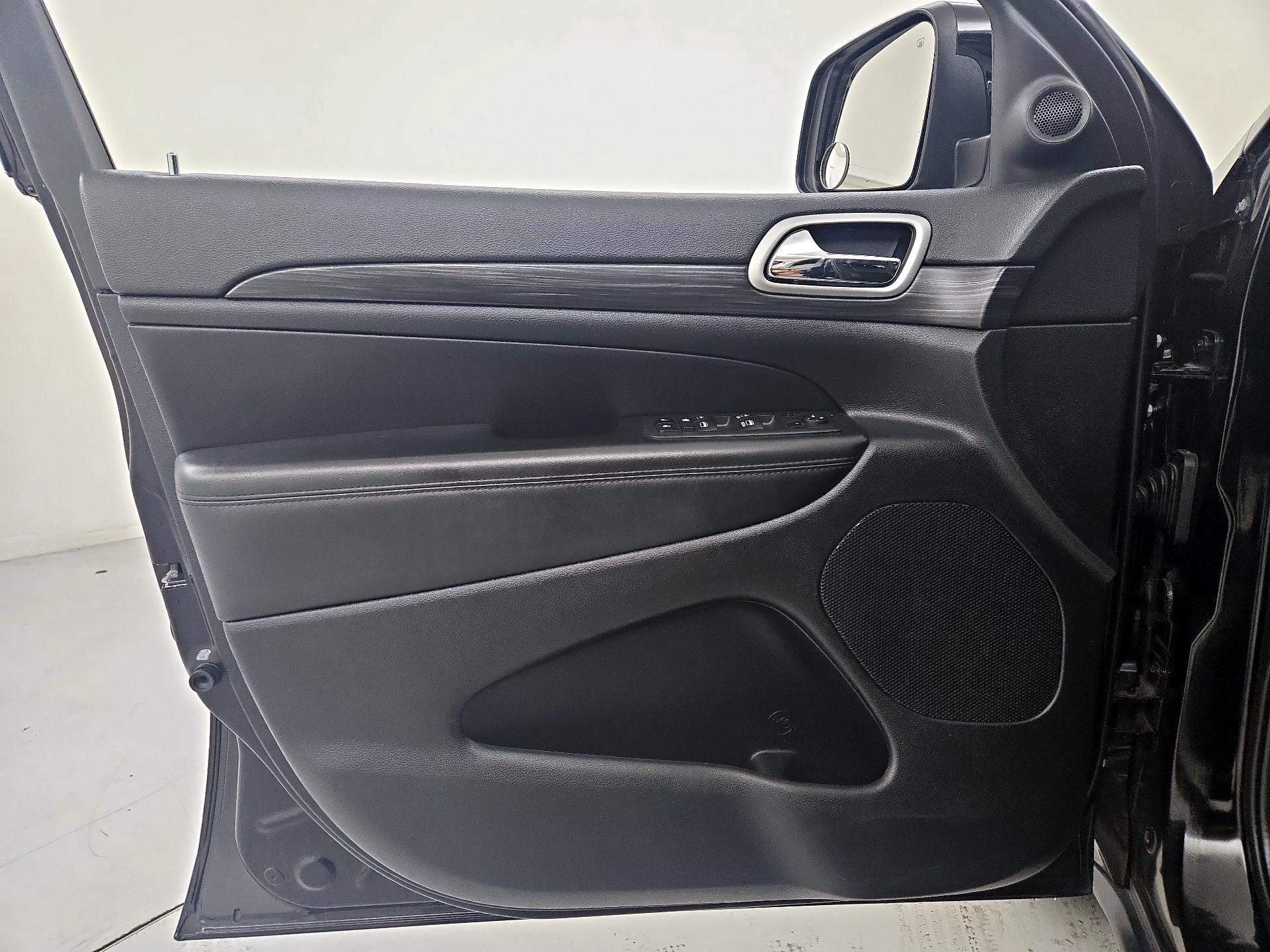 Thumbnail: 2022 Jeep Grand Cherokee - 12