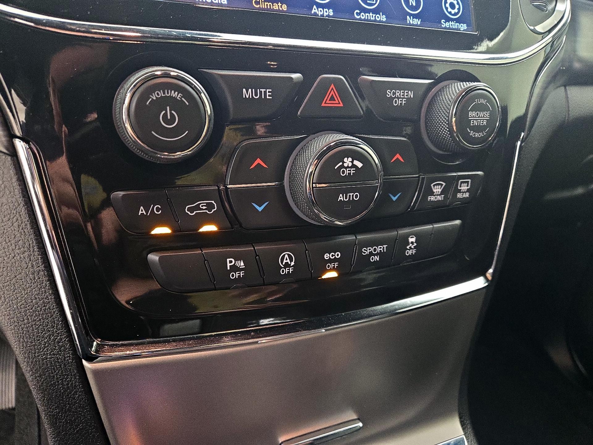 Thumbnail: 2022 Jeep Grand Cherokee - 17