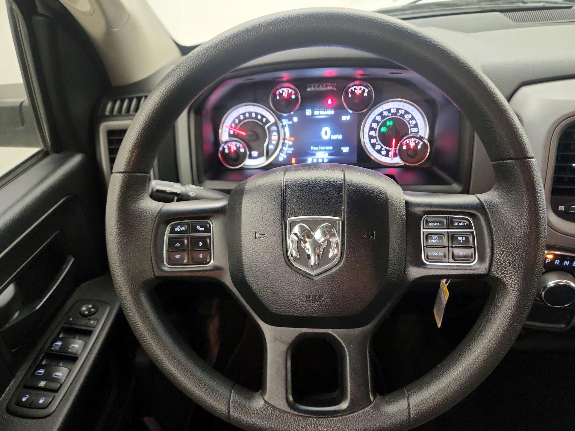 Thumbnail: 2020 RAM 1500 Classic - 10