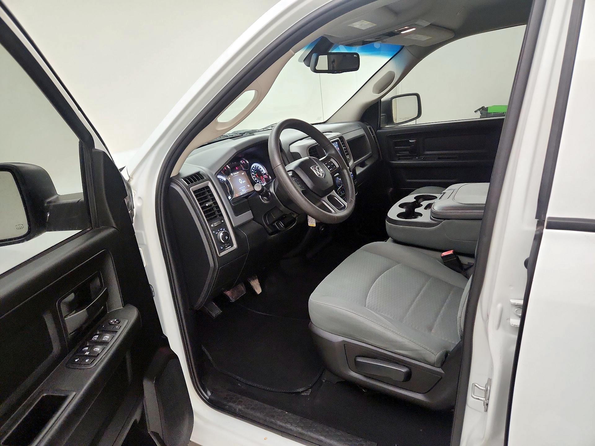 Thumbnail: 2020 RAM 1500 Classic - 11