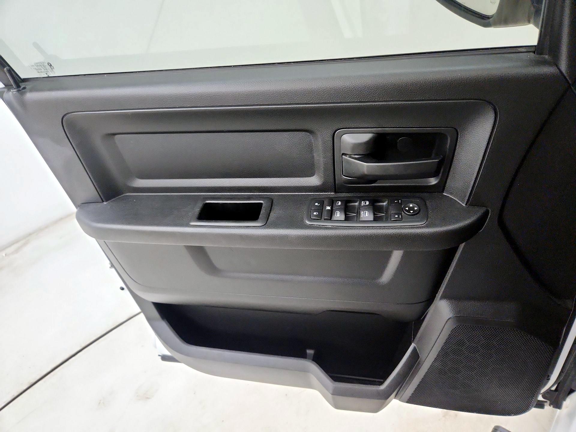 Thumbnail: 2020 RAM 1500 Classic - 12