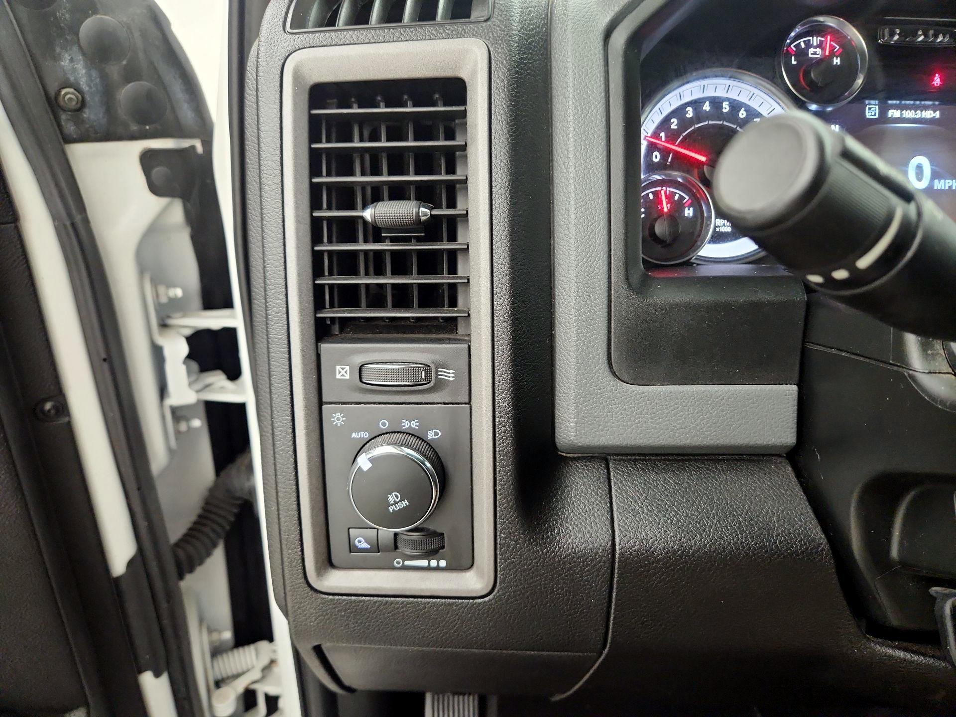 Thumbnail: 2020 RAM 1500 Classic - 13