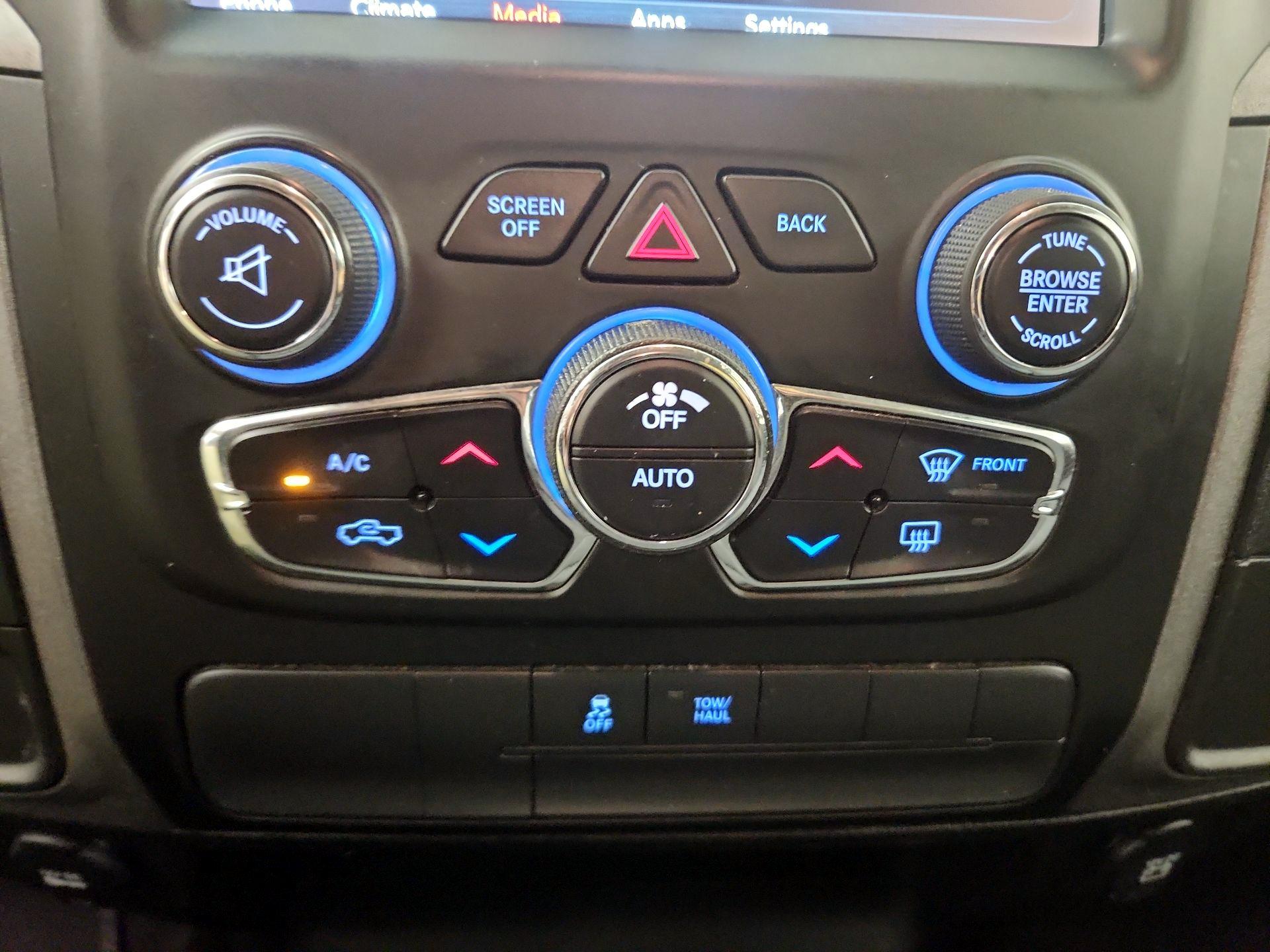 Thumbnail: 2020 RAM 1500 Classic - 16