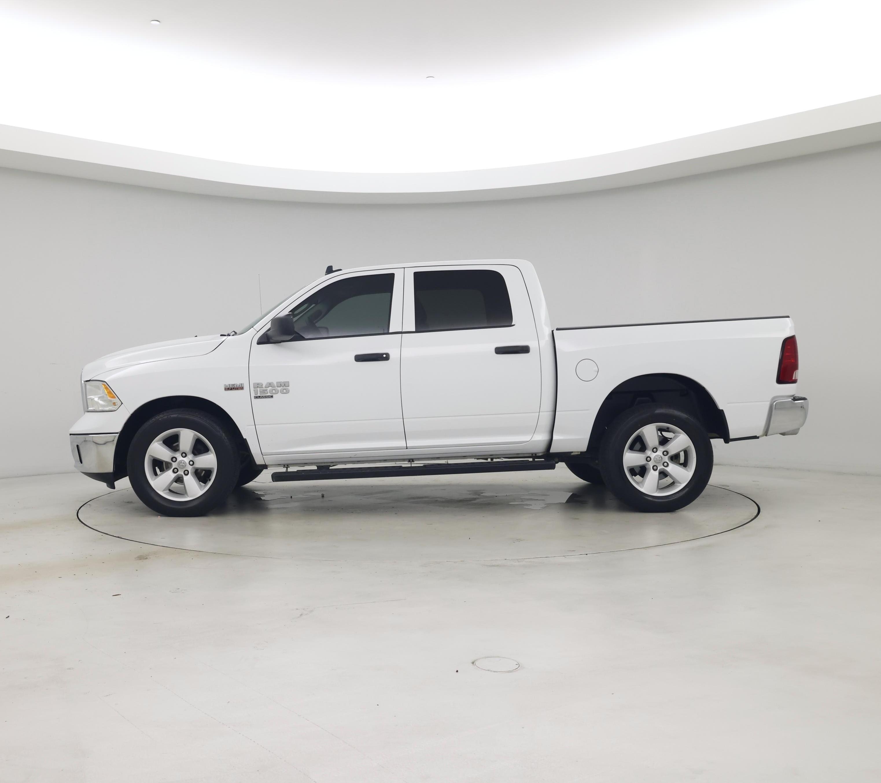 Thumbnail: 2020 RAM 1500 Classic - 3