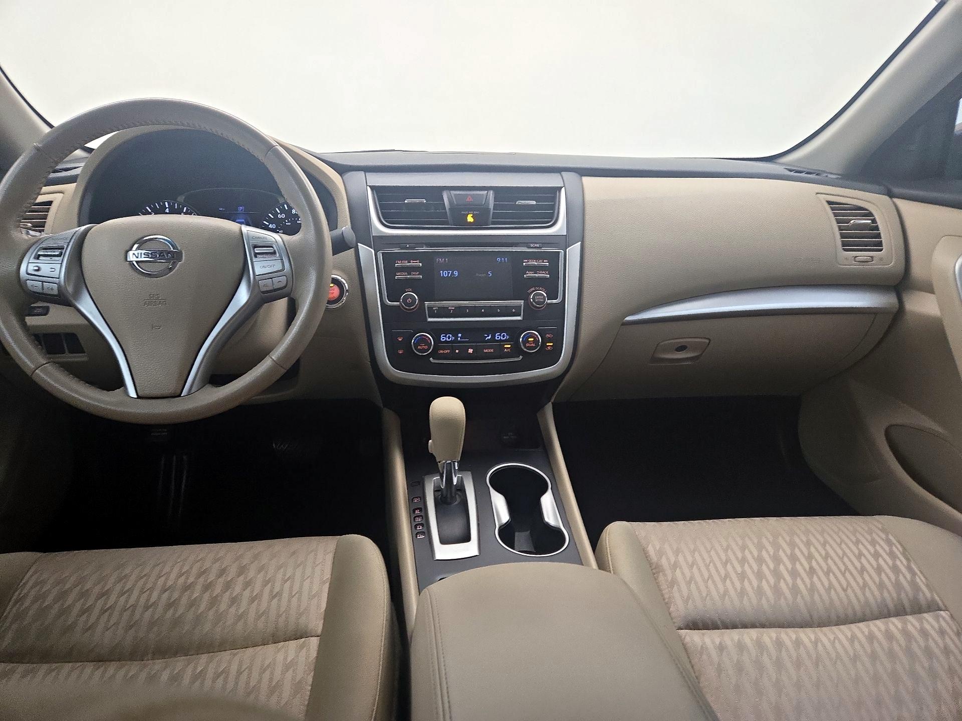 Thumbnail: 2016 Nissan Altima - 9