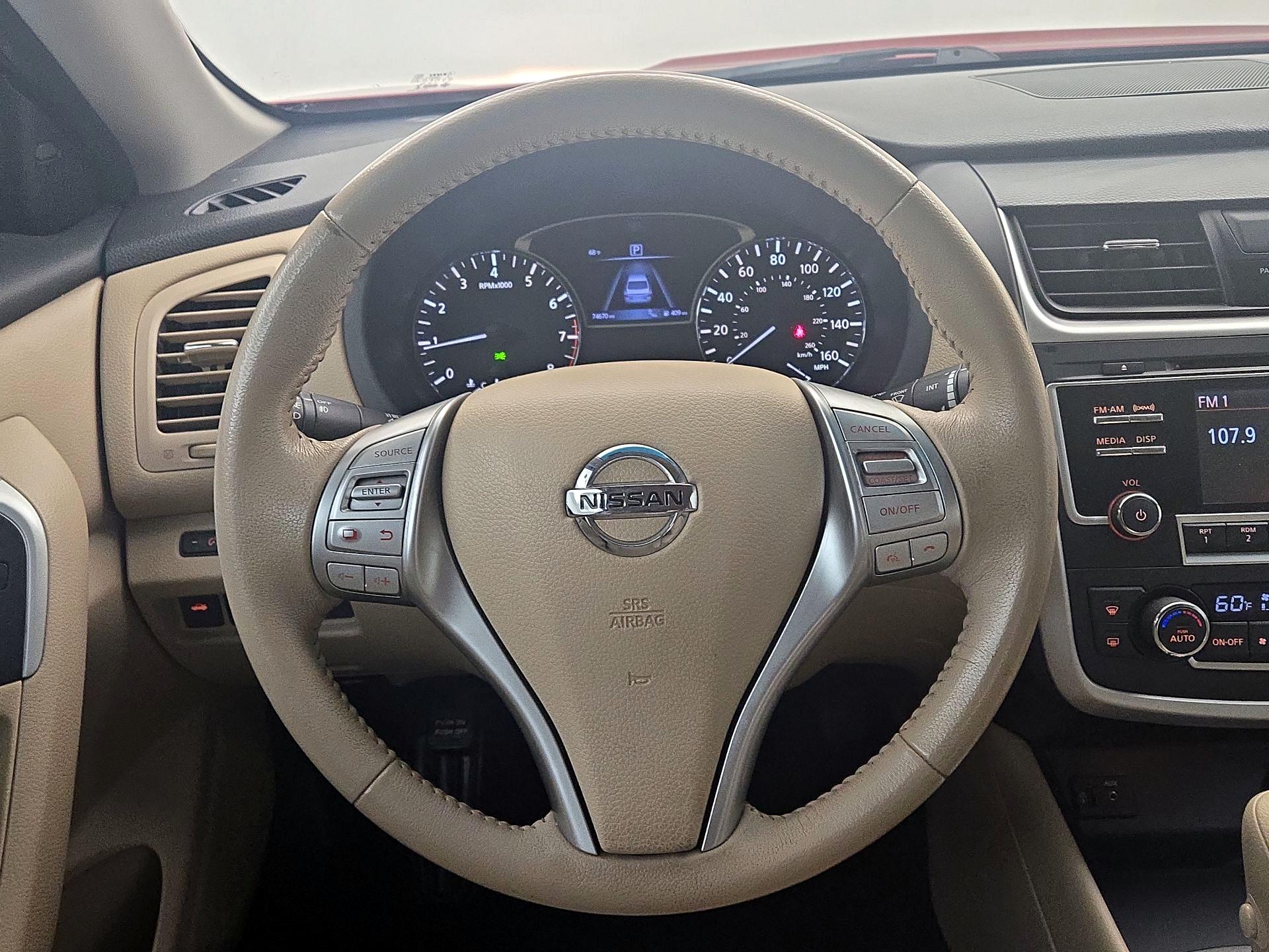 Thumbnail: 2016 Nissan Altima - 10