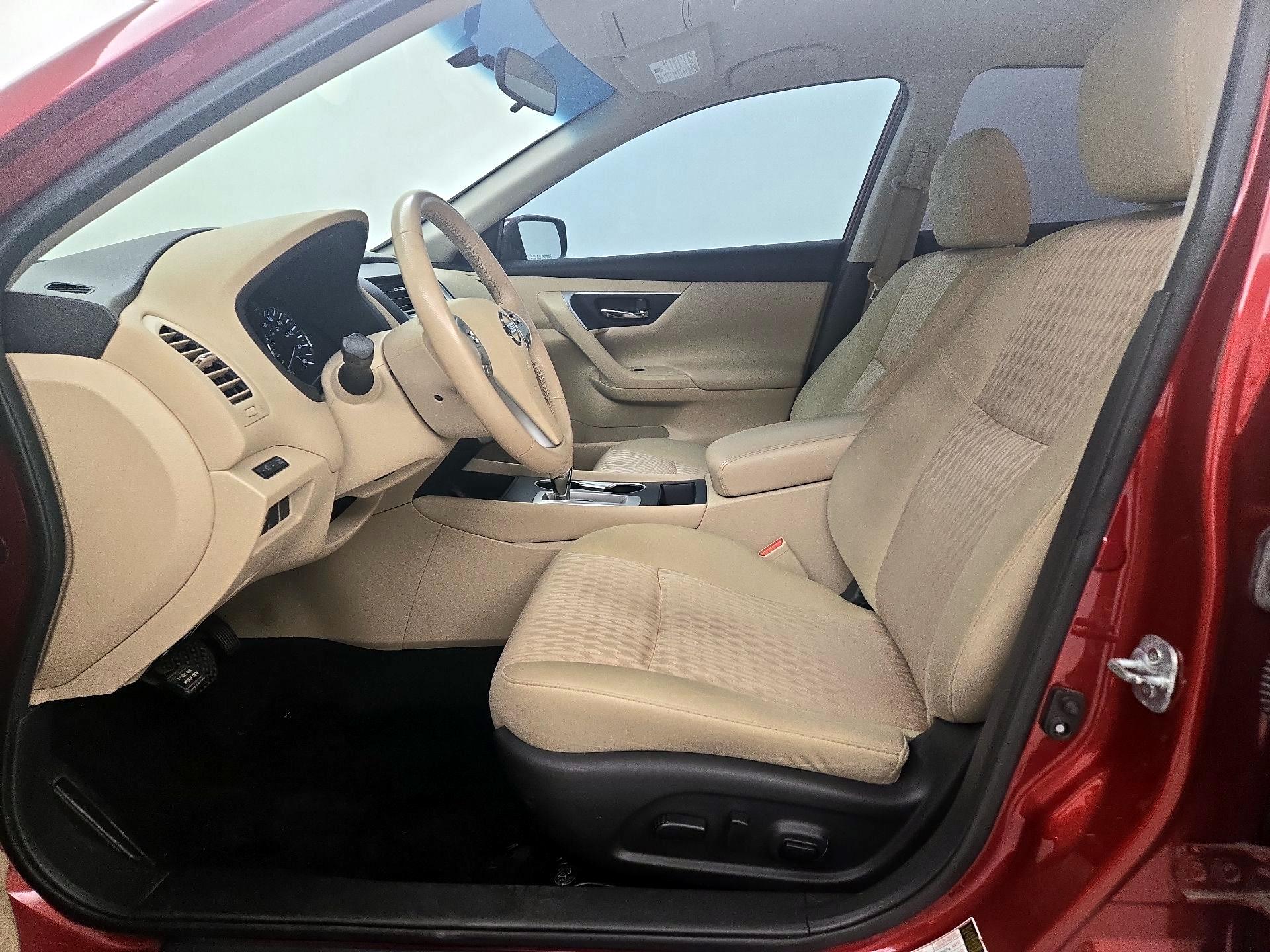 Thumbnail: 2016 Nissan Altima - 11