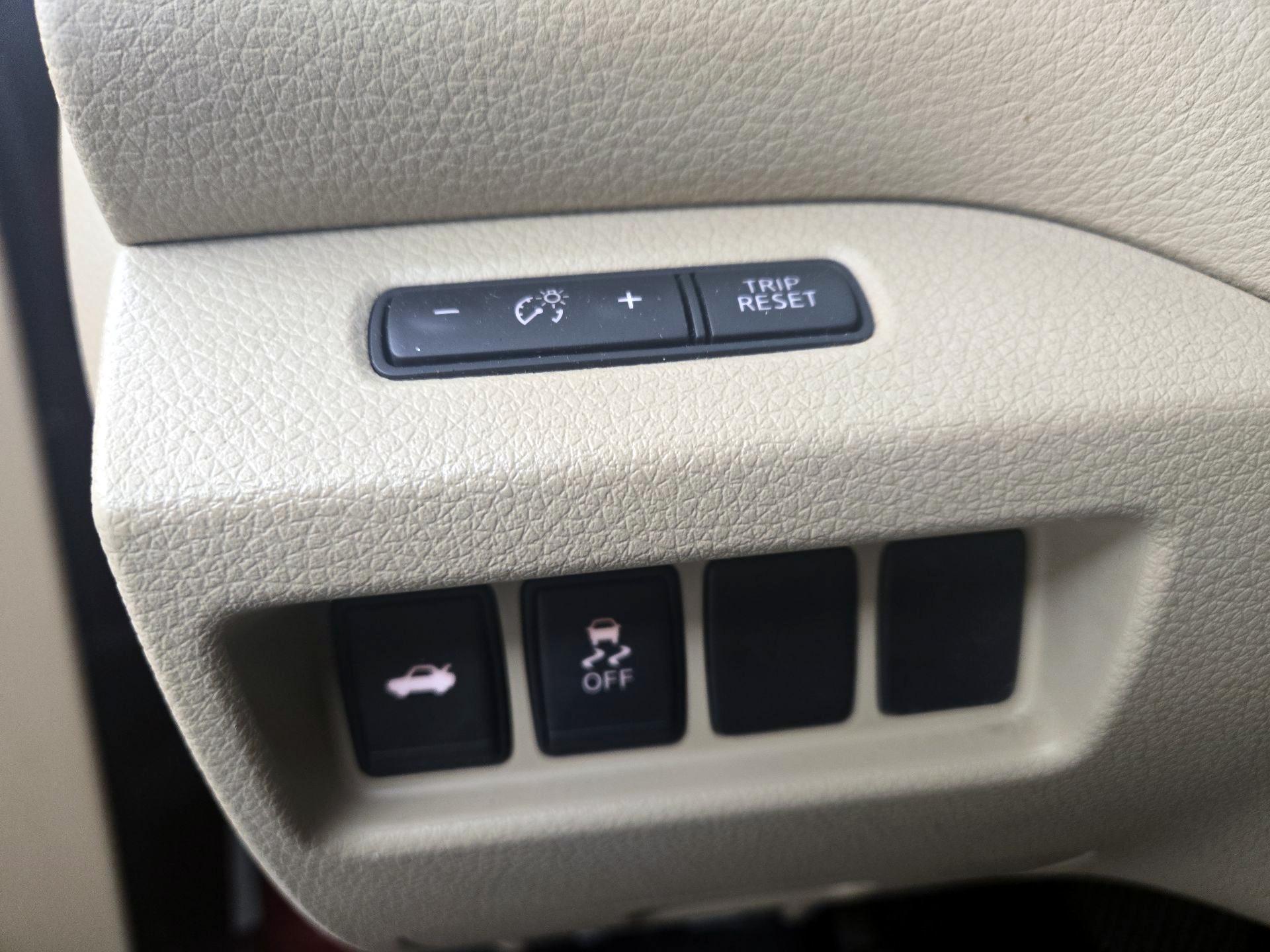 Thumbnail: 2016 Nissan Altima - 13