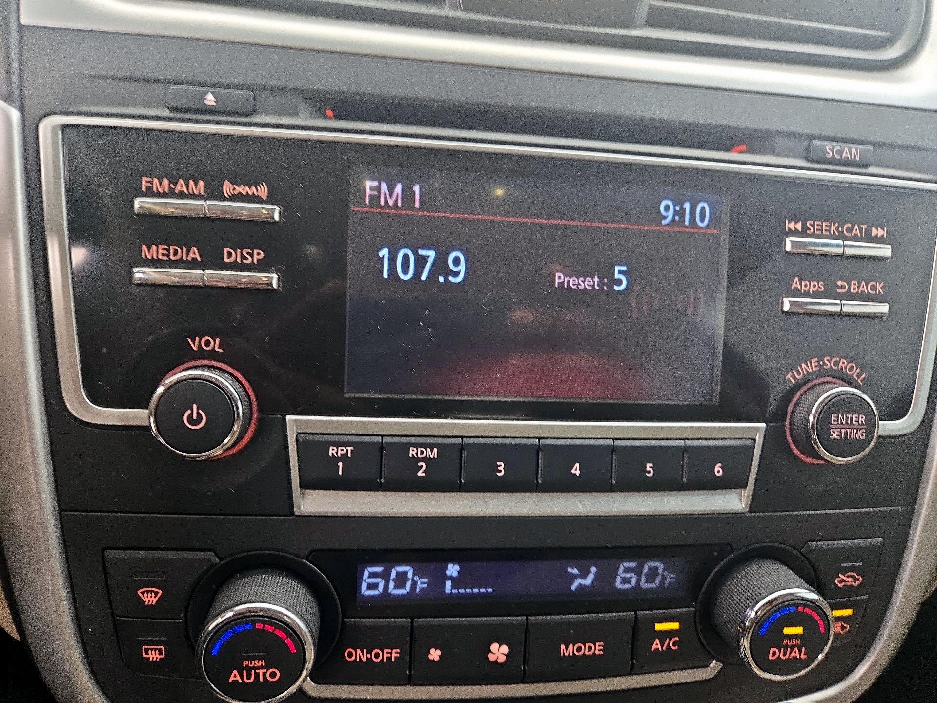 Thumbnail: 2016 Nissan Altima - 15