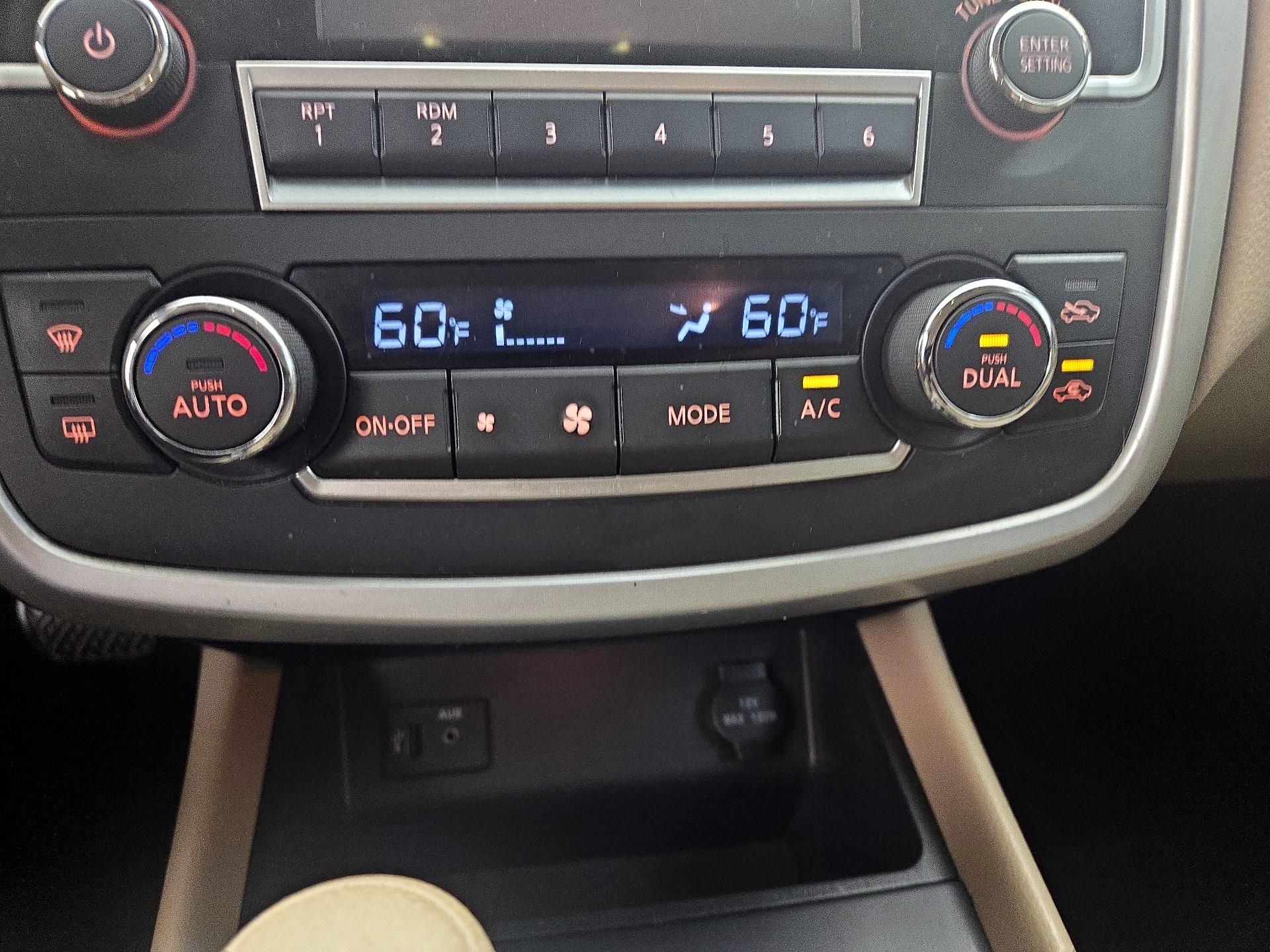 Thumbnail: 2016 Nissan Altima - 16