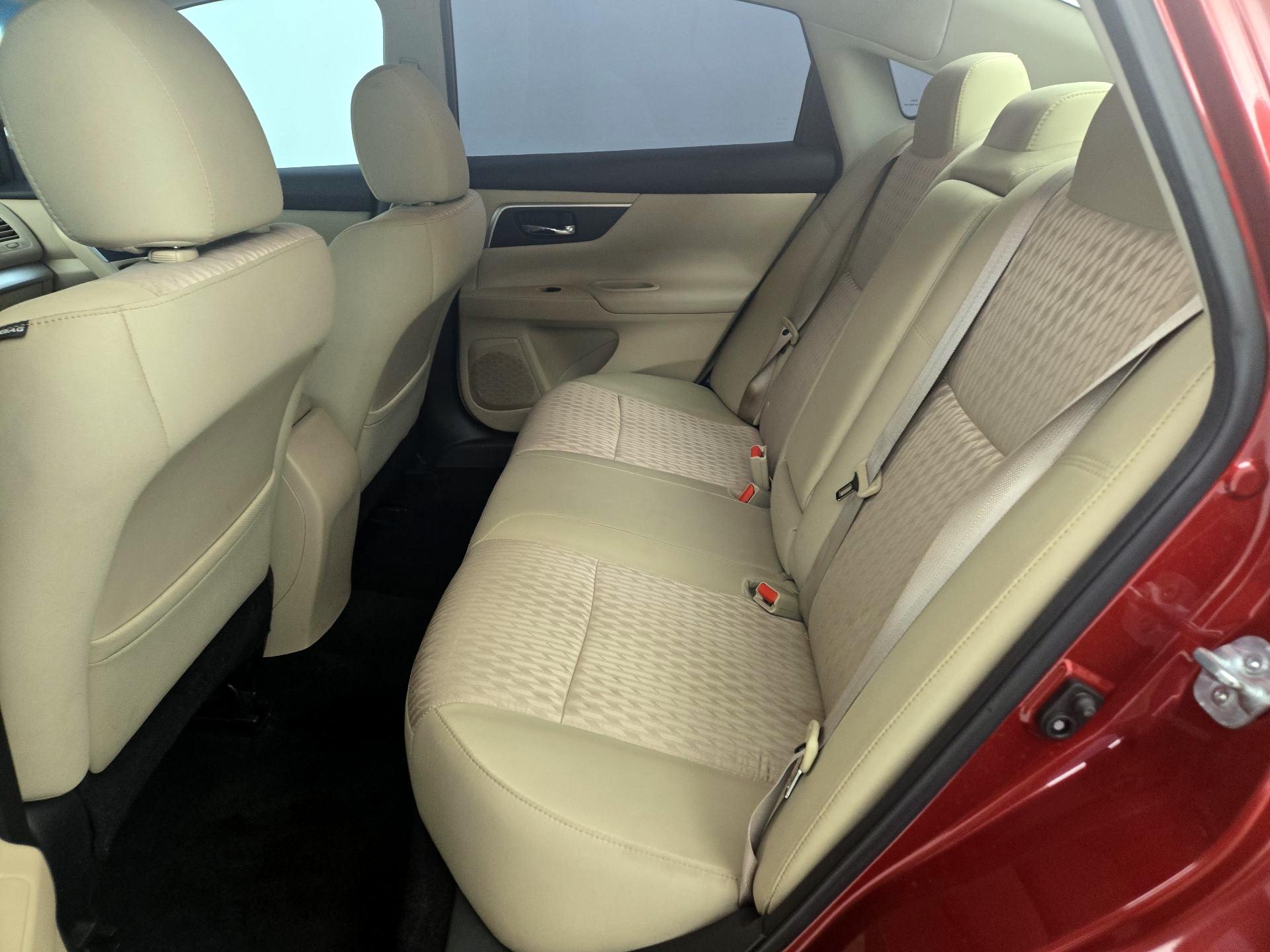 Thumbnail: 2016 Nissan Altima - 19