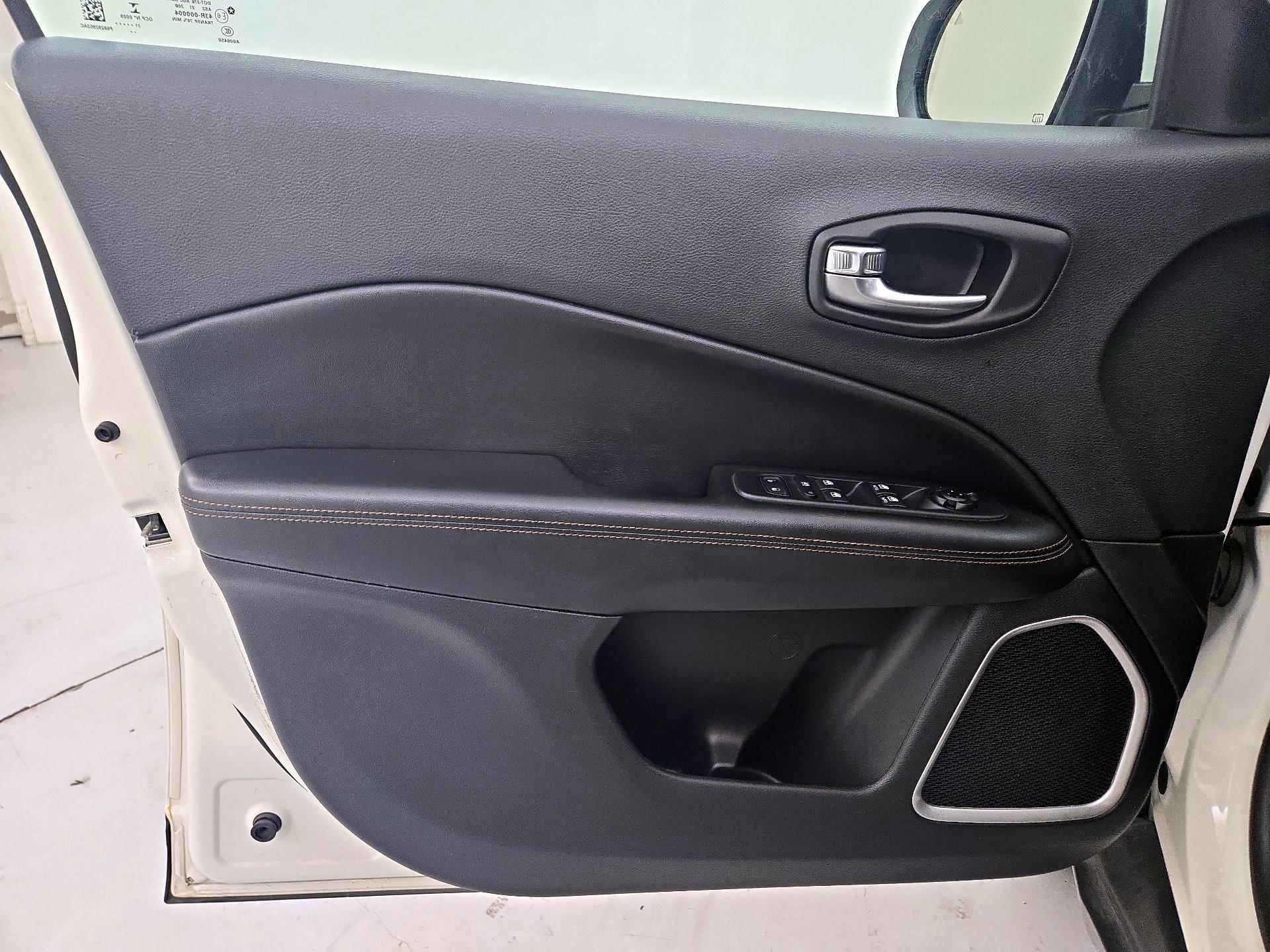 Thumbnail: 2021 Jeep Compass - 12