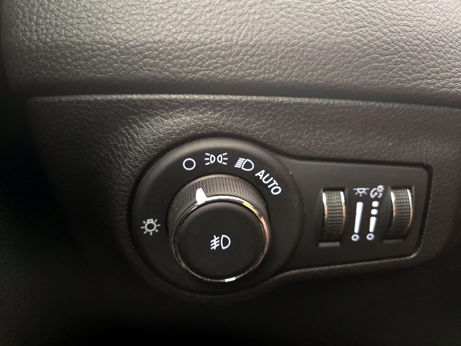 Thumbnail: 2021 Jeep Compass - 13