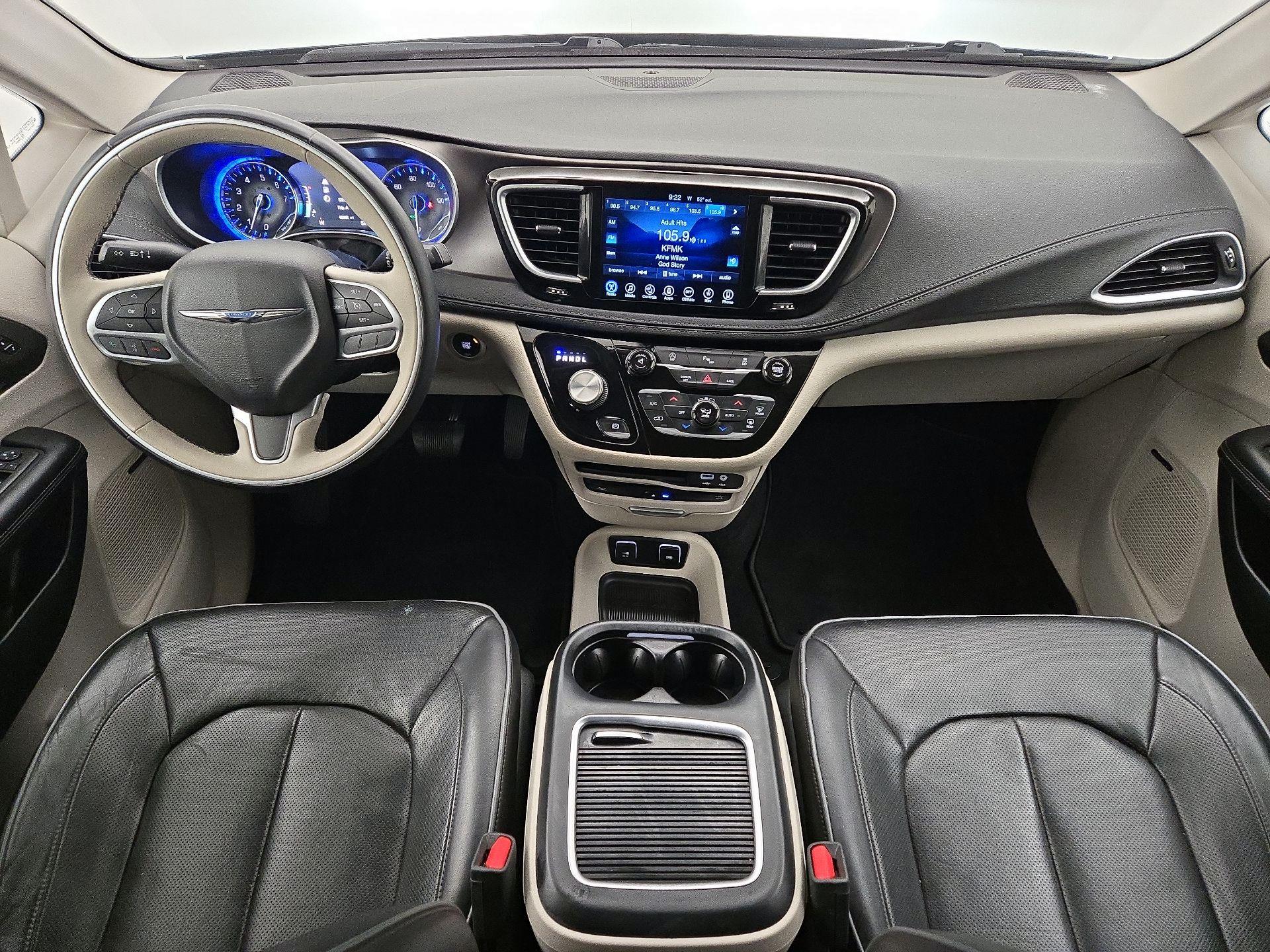 Thumbnail: 2017 Chrysler Pacifica - 9