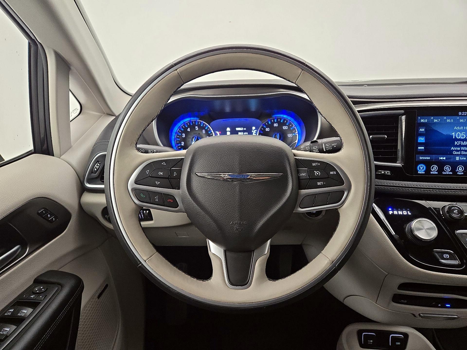 Thumbnail: 2017 Chrysler Pacifica - 10