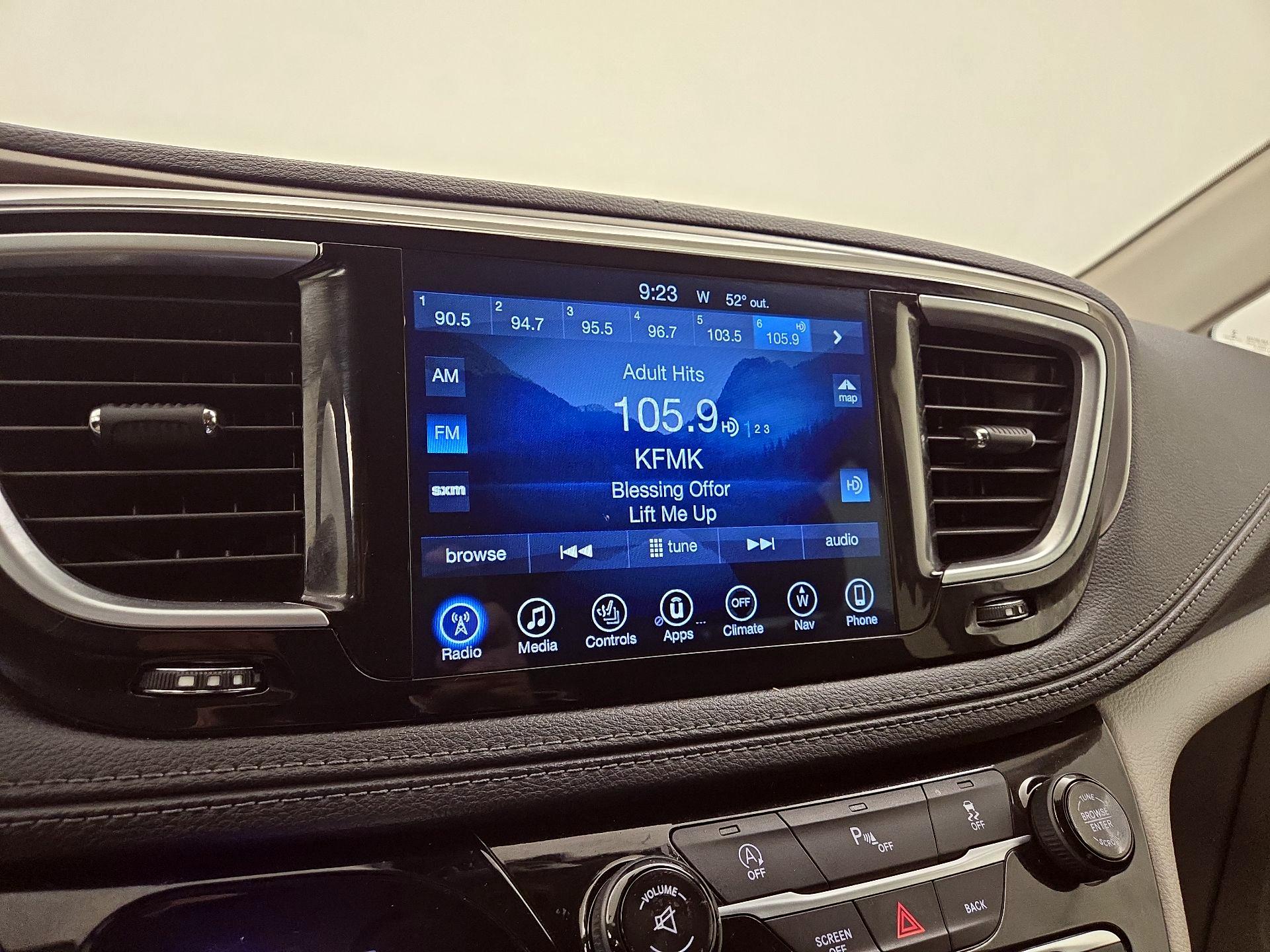 Thumbnail: 2017 Chrysler Pacifica - 16