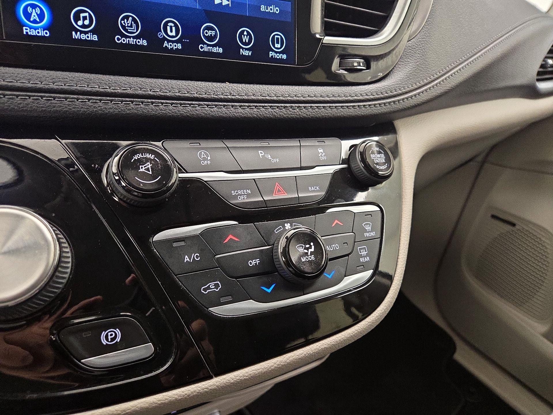 Thumbnail: 2017 Chrysler Pacifica - 17