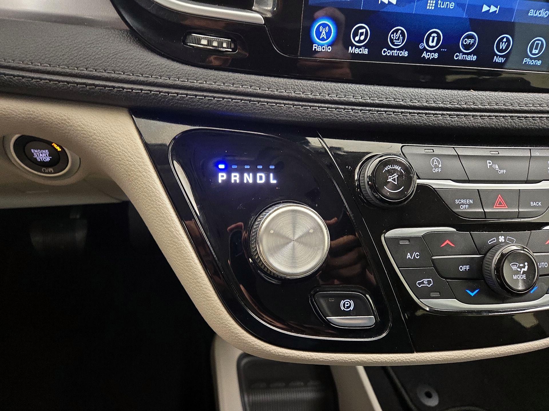 Thumbnail: 2017 Chrysler Pacifica - 18