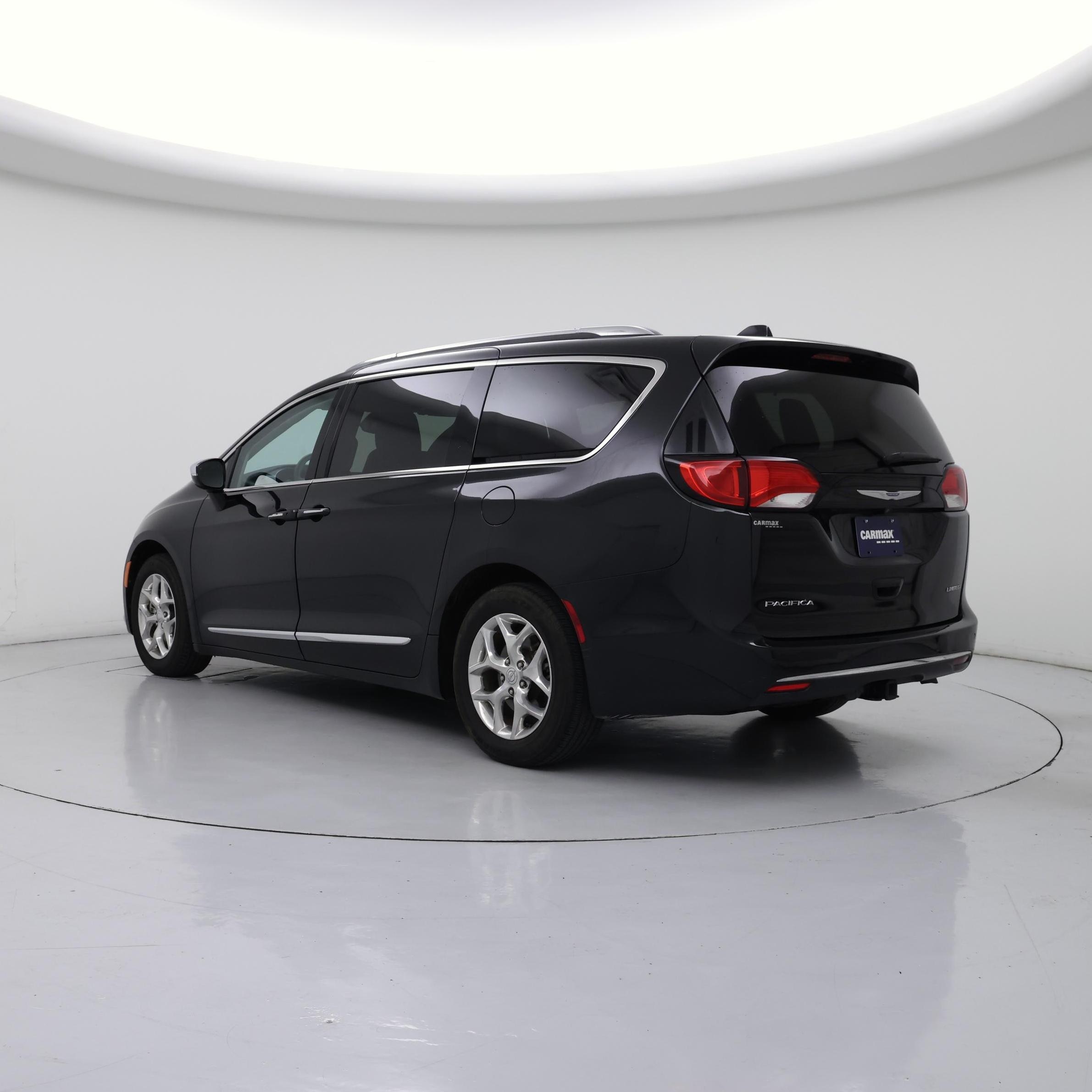 Thumbnail: 2017 Chrysler Pacifica - 2