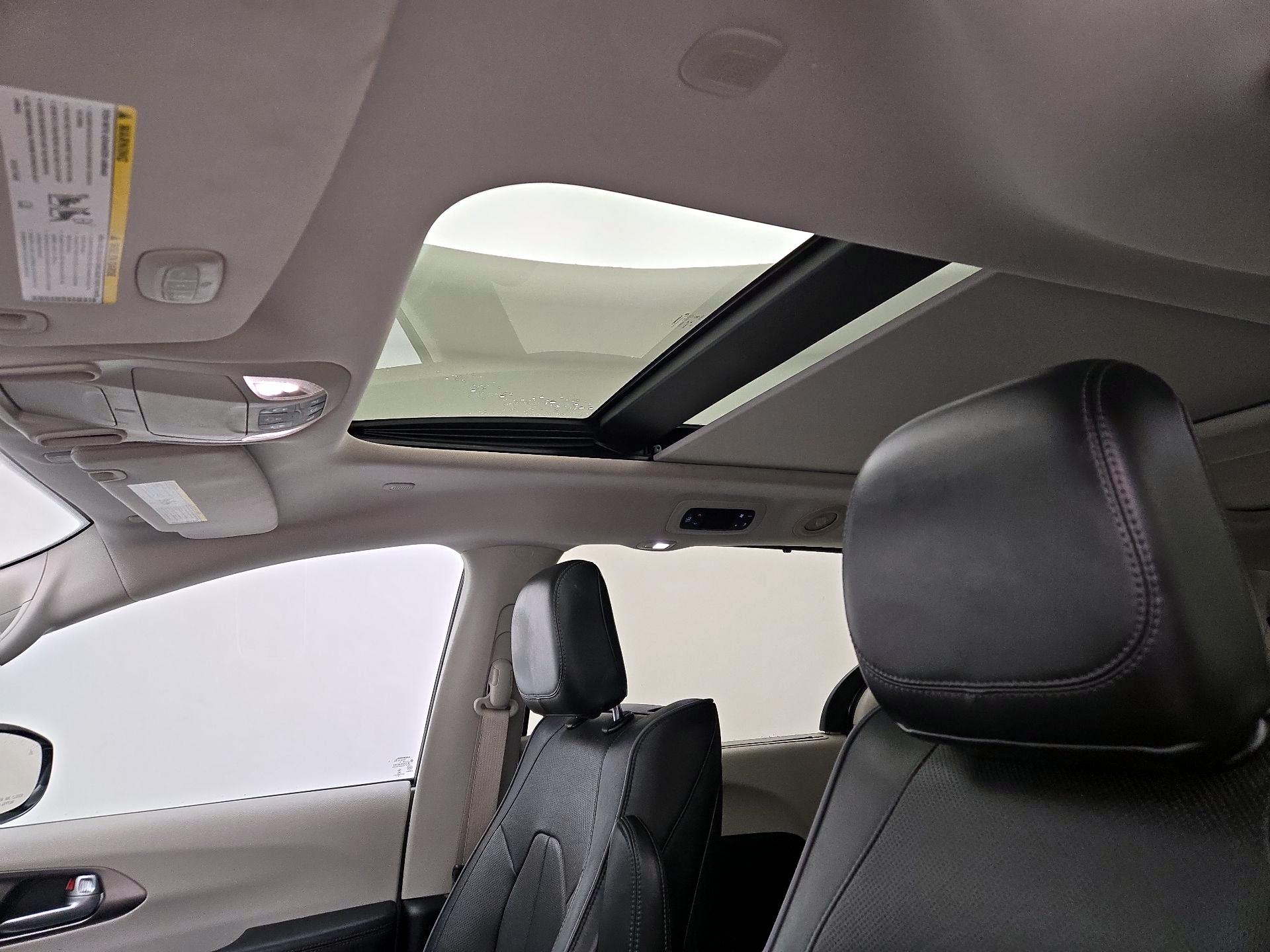 Thumbnail: 2017 Chrysler Pacifica - 20