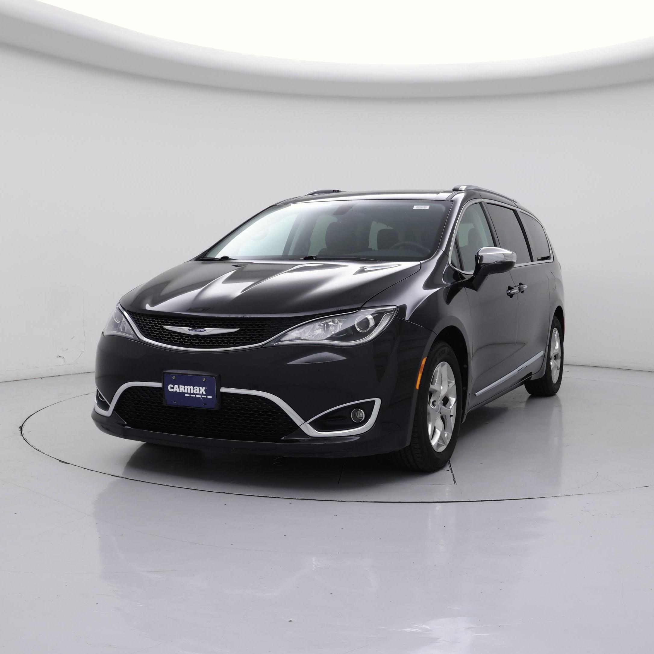 Thumbnail: 2017 Chrysler Pacifica - 4