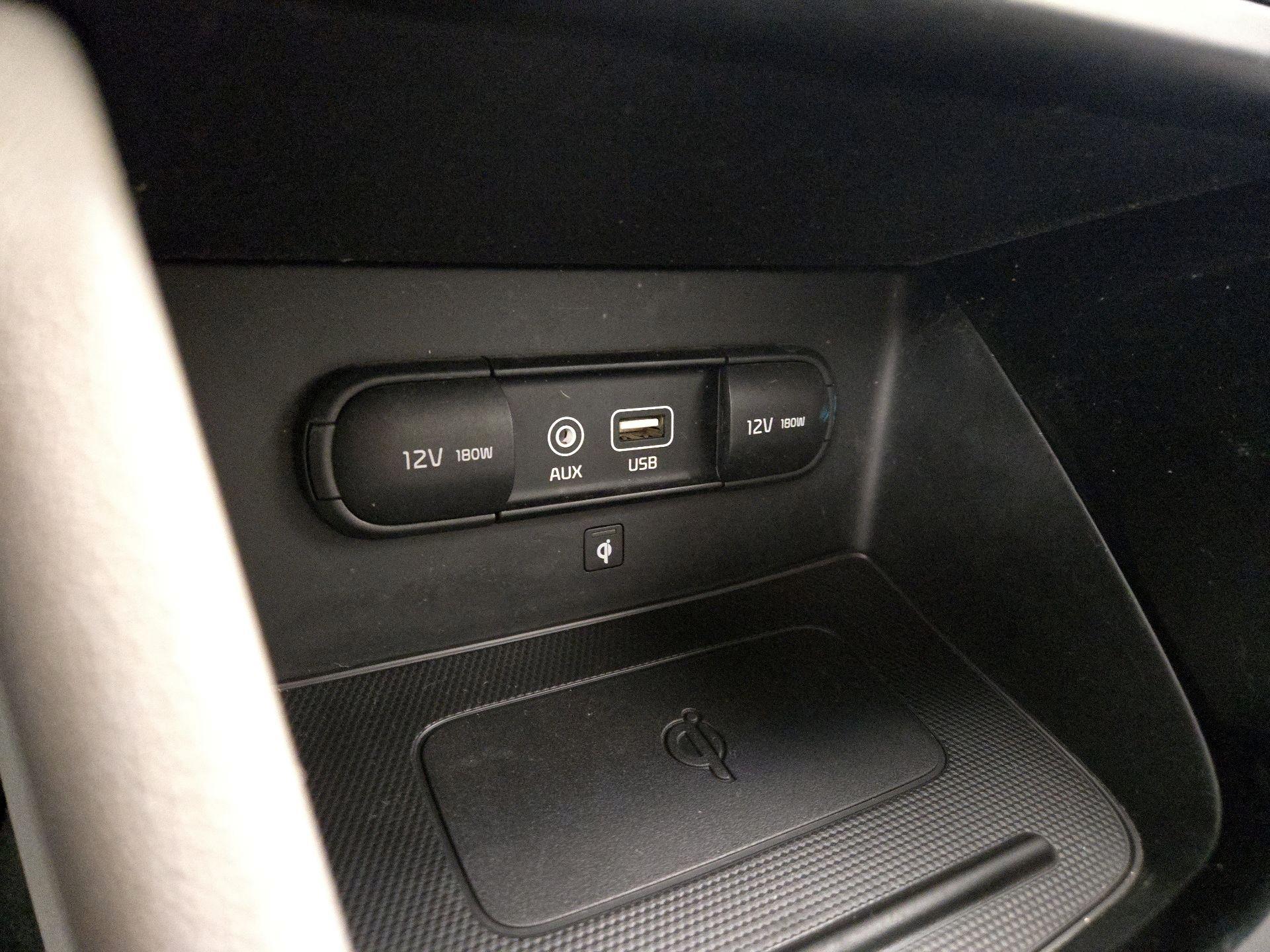 Thumbnail: 2017 Kia Niro - 18