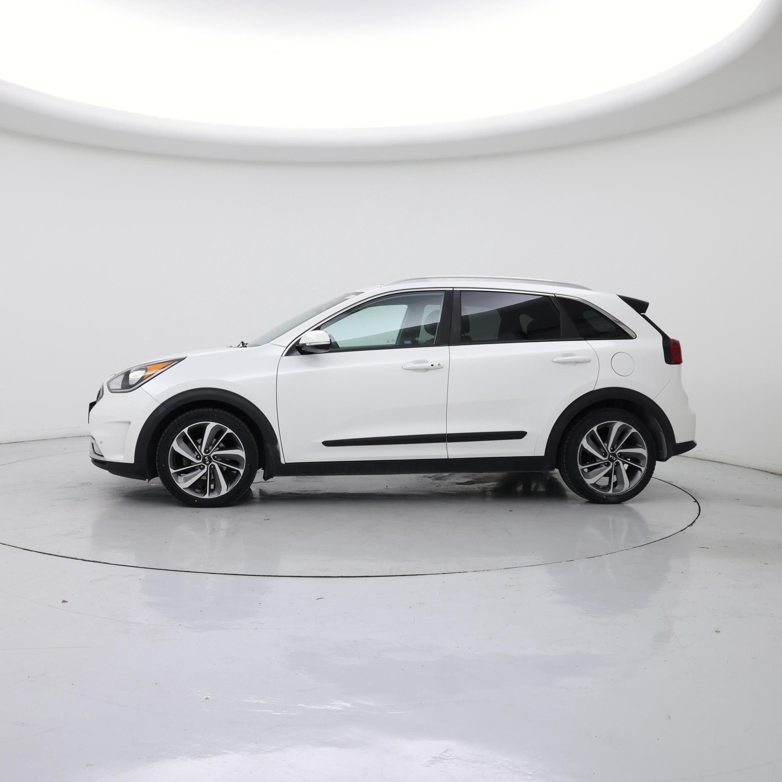 Thumbnail: 2017 Kia Niro - 3