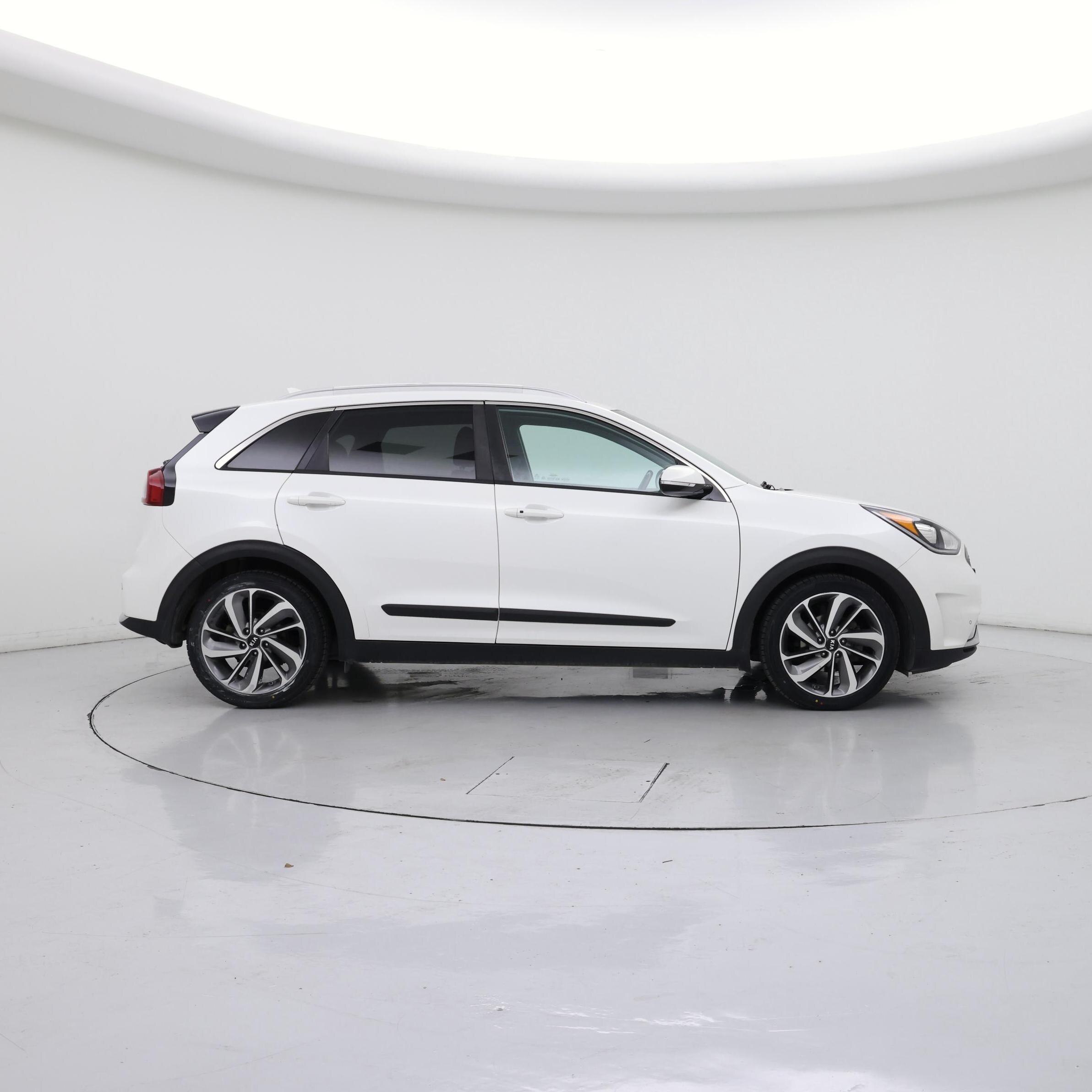 Thumbnail: 2017 Kia Niro - 7