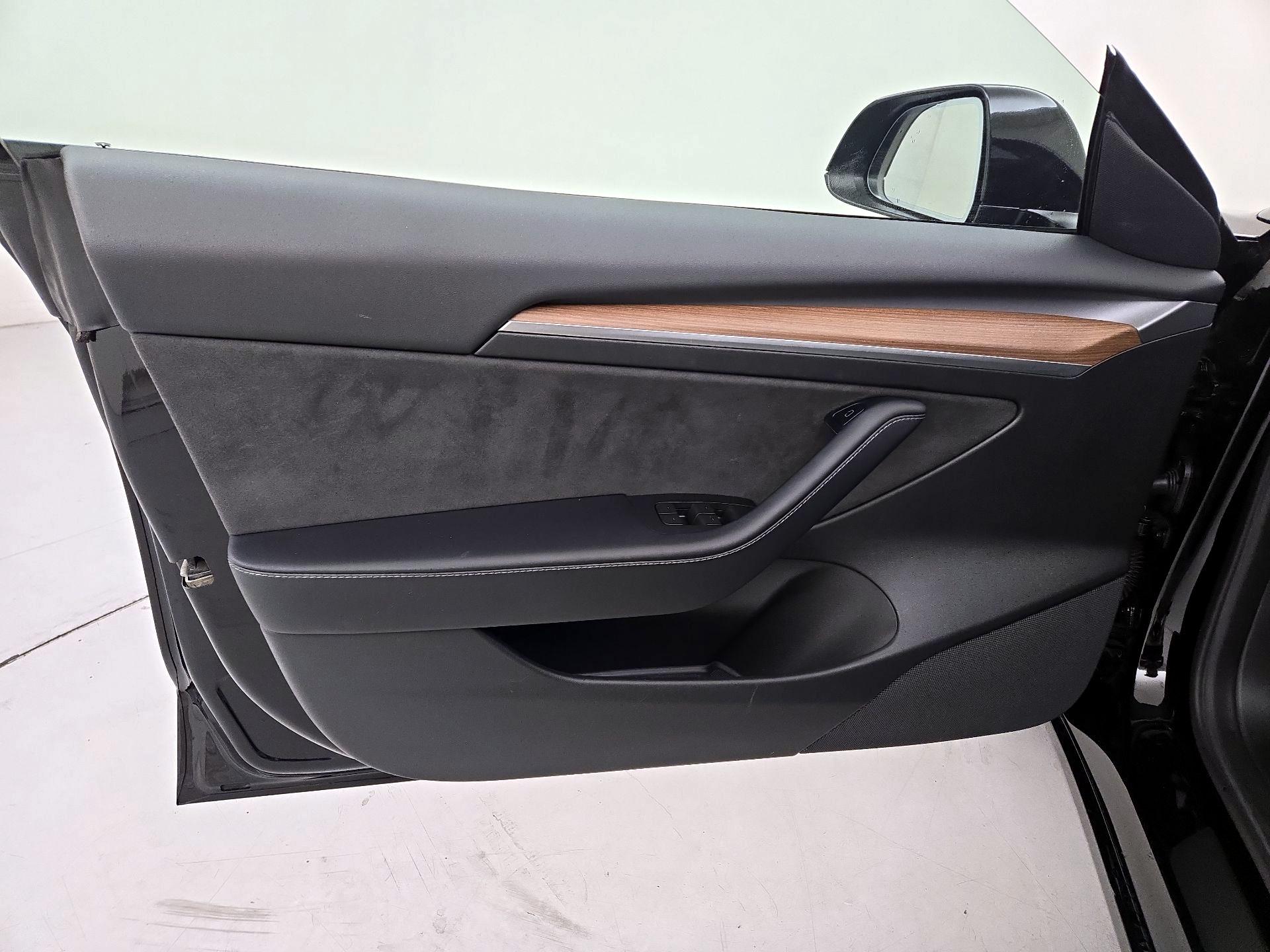 Thumbnail: 2022 Tesla Model 3 - 12