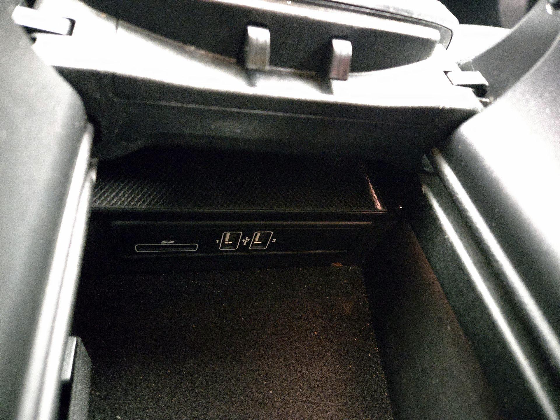 Thumbnail: 2016 Mercedes-Benz C-Class - 18