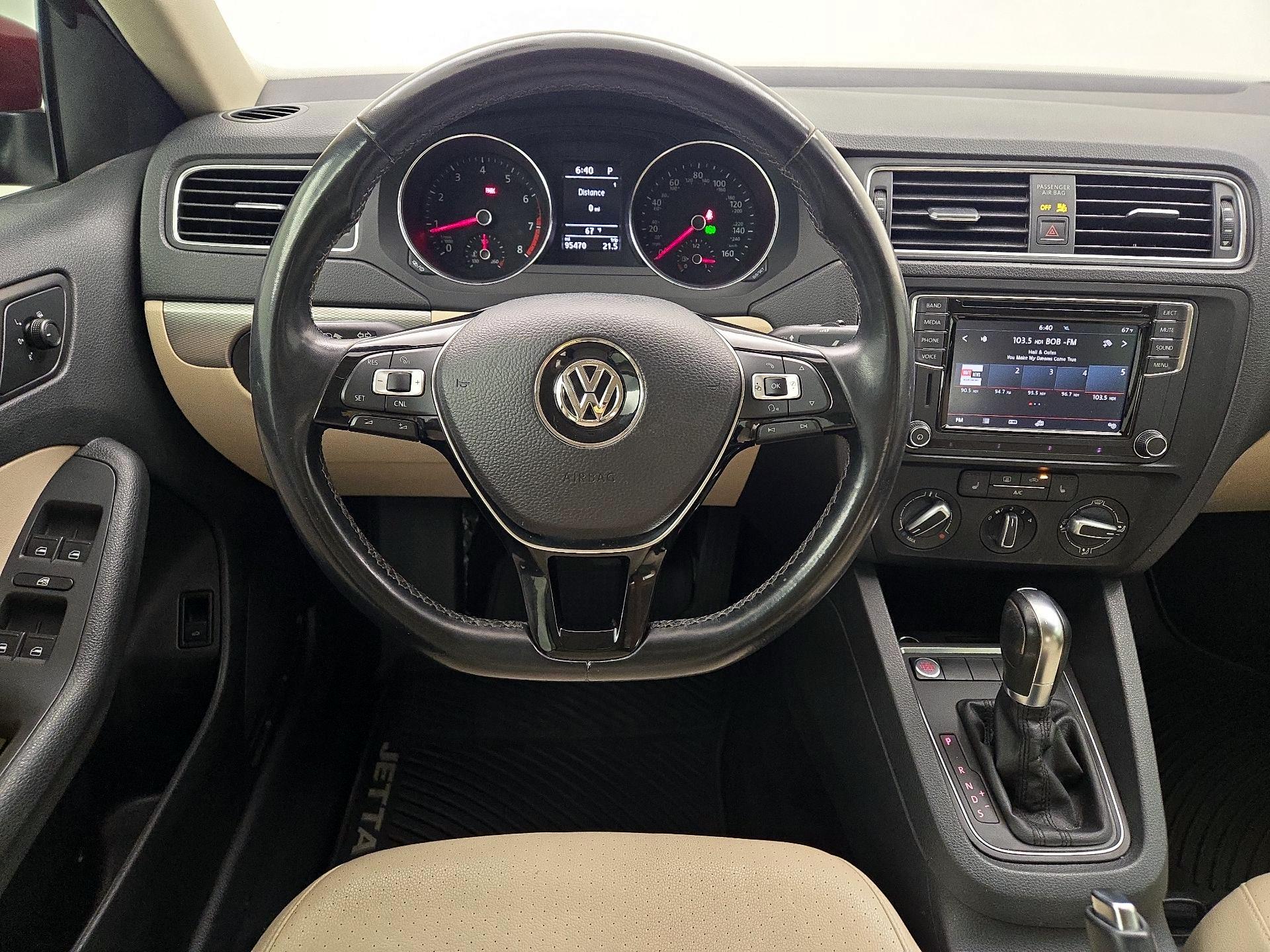 Thumbnail: 2017 Volkswagen Jetta - 10