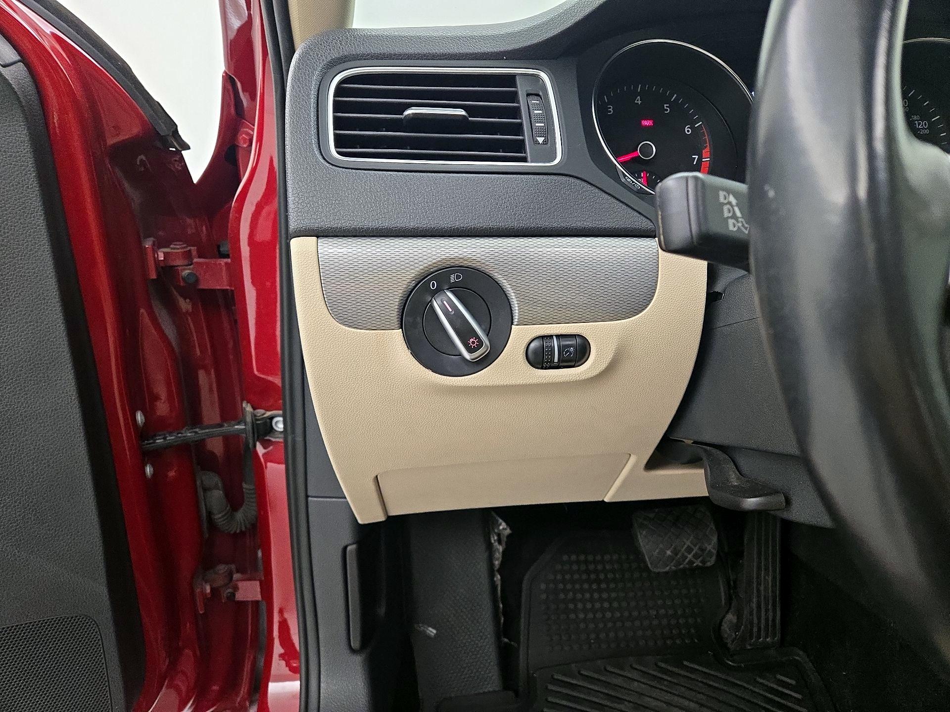 Thumbnail: 2017 Volkswagen Jetta - 13