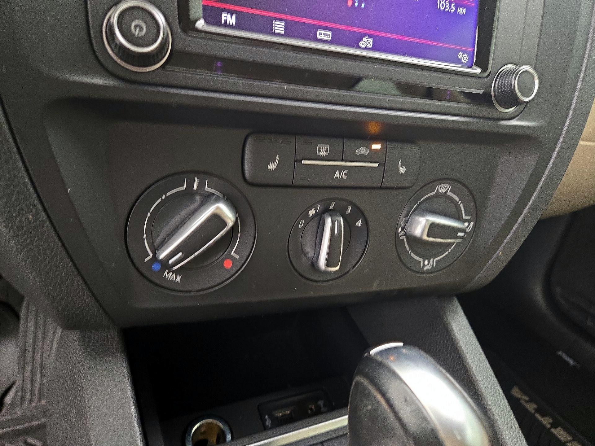 Thumbnail: 2017 Volkswagen Jetta - 16