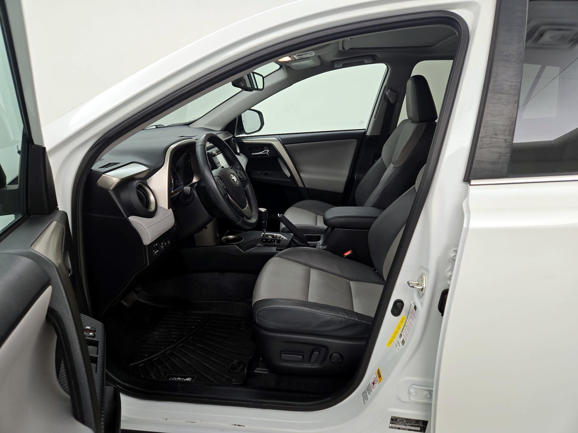 Thumbnail: 2015 Toyota RAV4 - 11