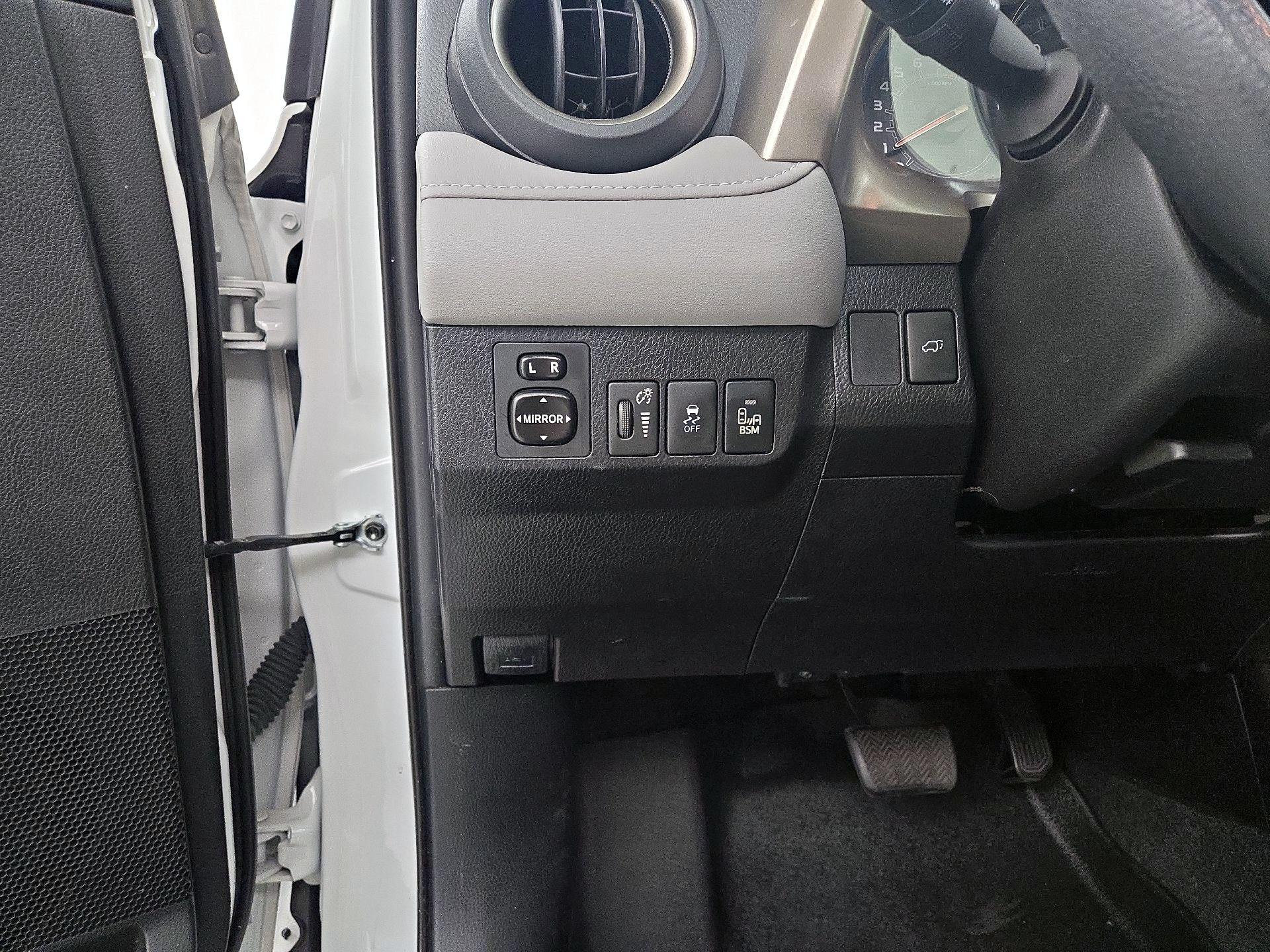 Thumbnail: 2015 Toyota RAV4 - 13