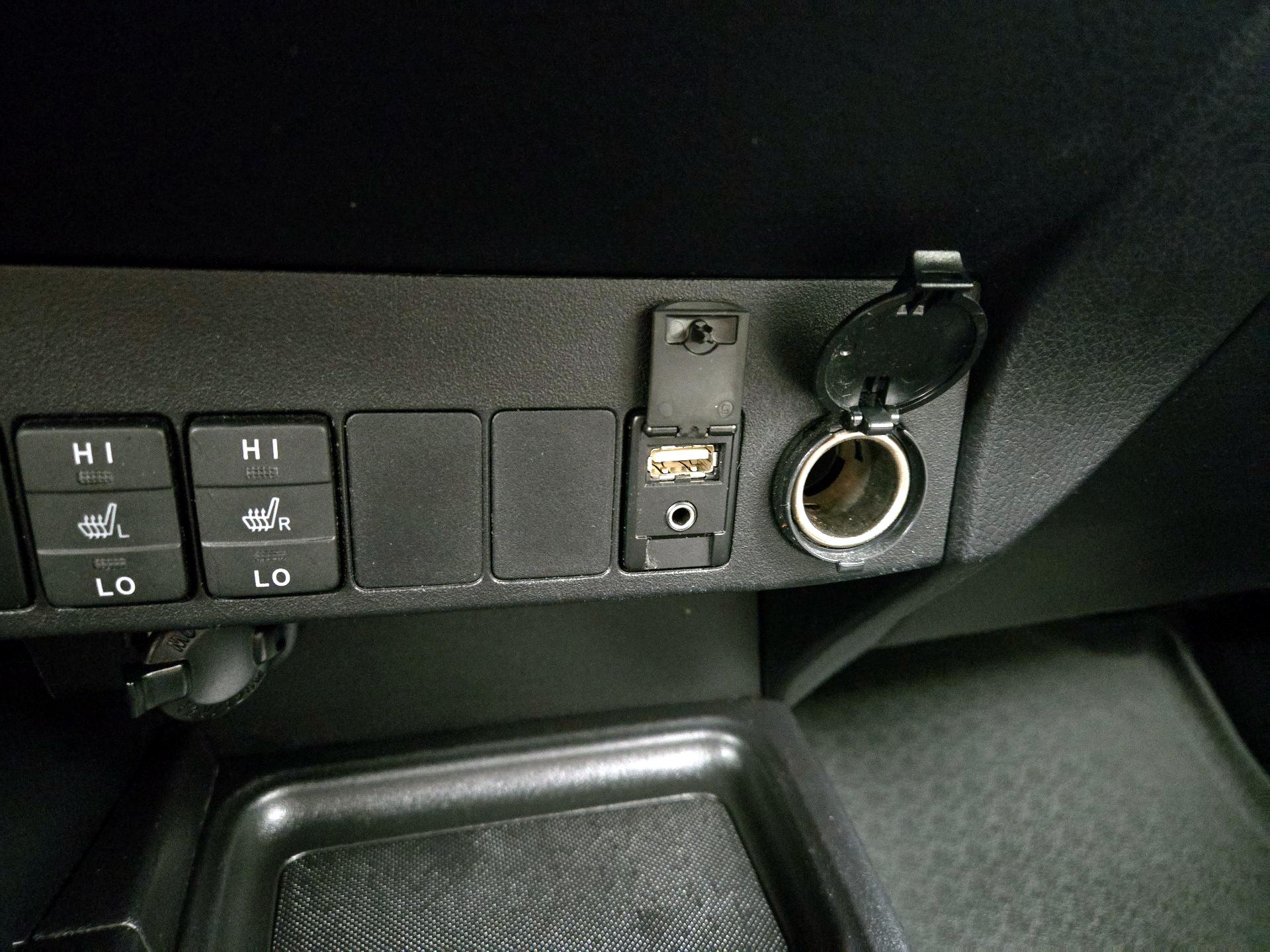 Thumbnail: 2015 Toyota RAV4 - 18