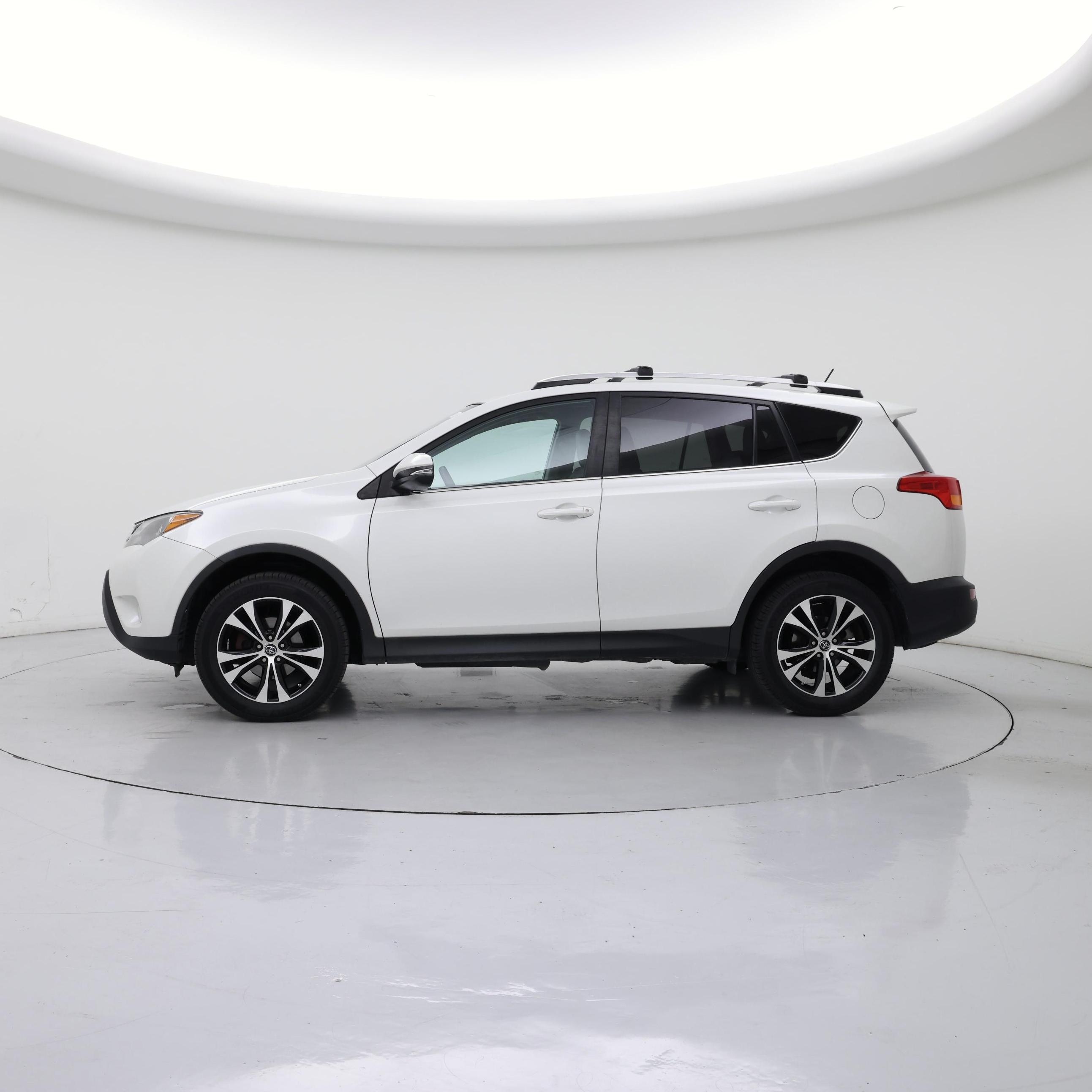Thumbnail: 2015 Toyota RAV4 - 3