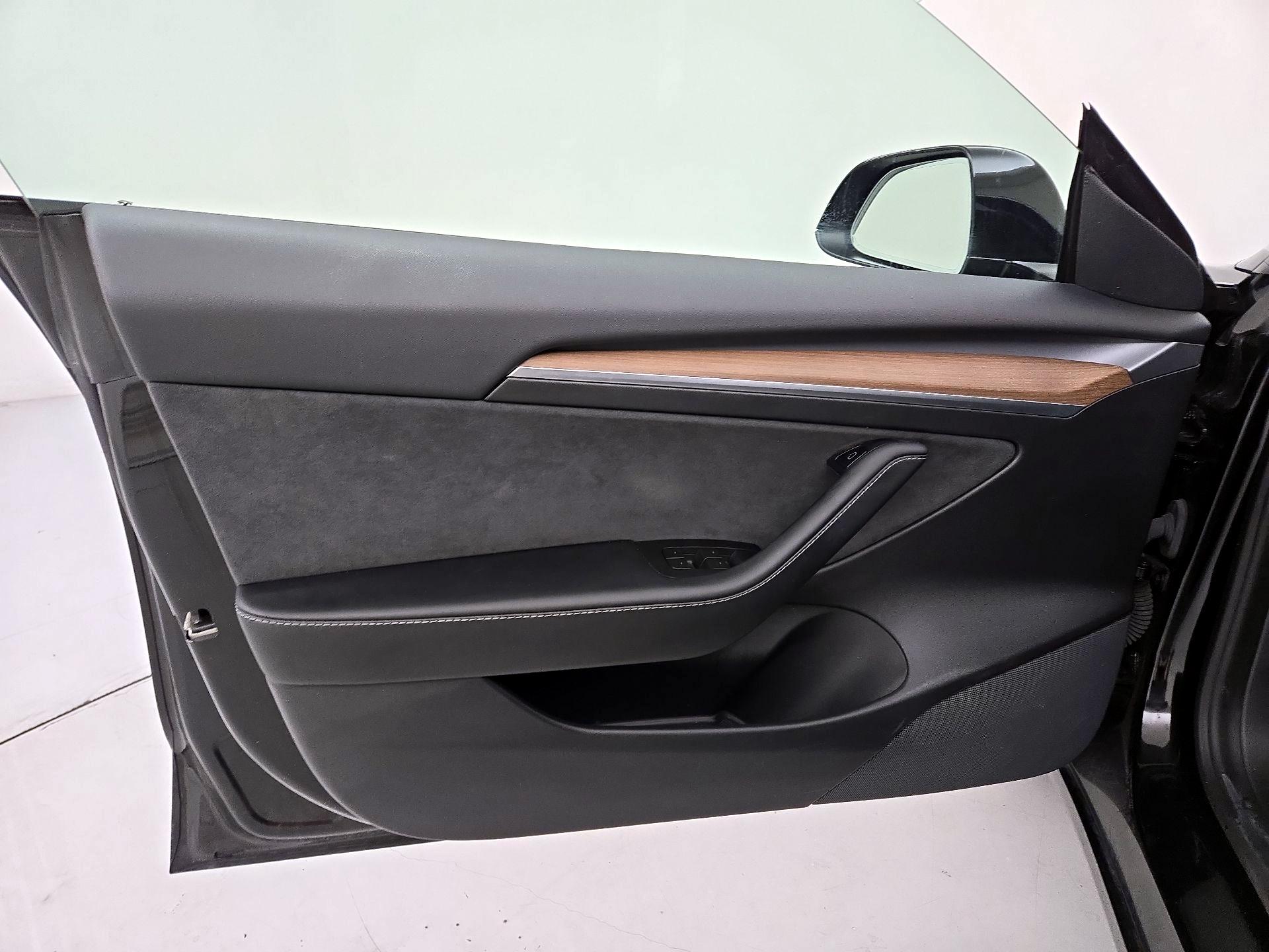 Thumbnail: 2021 Tesla Model 3 - 12