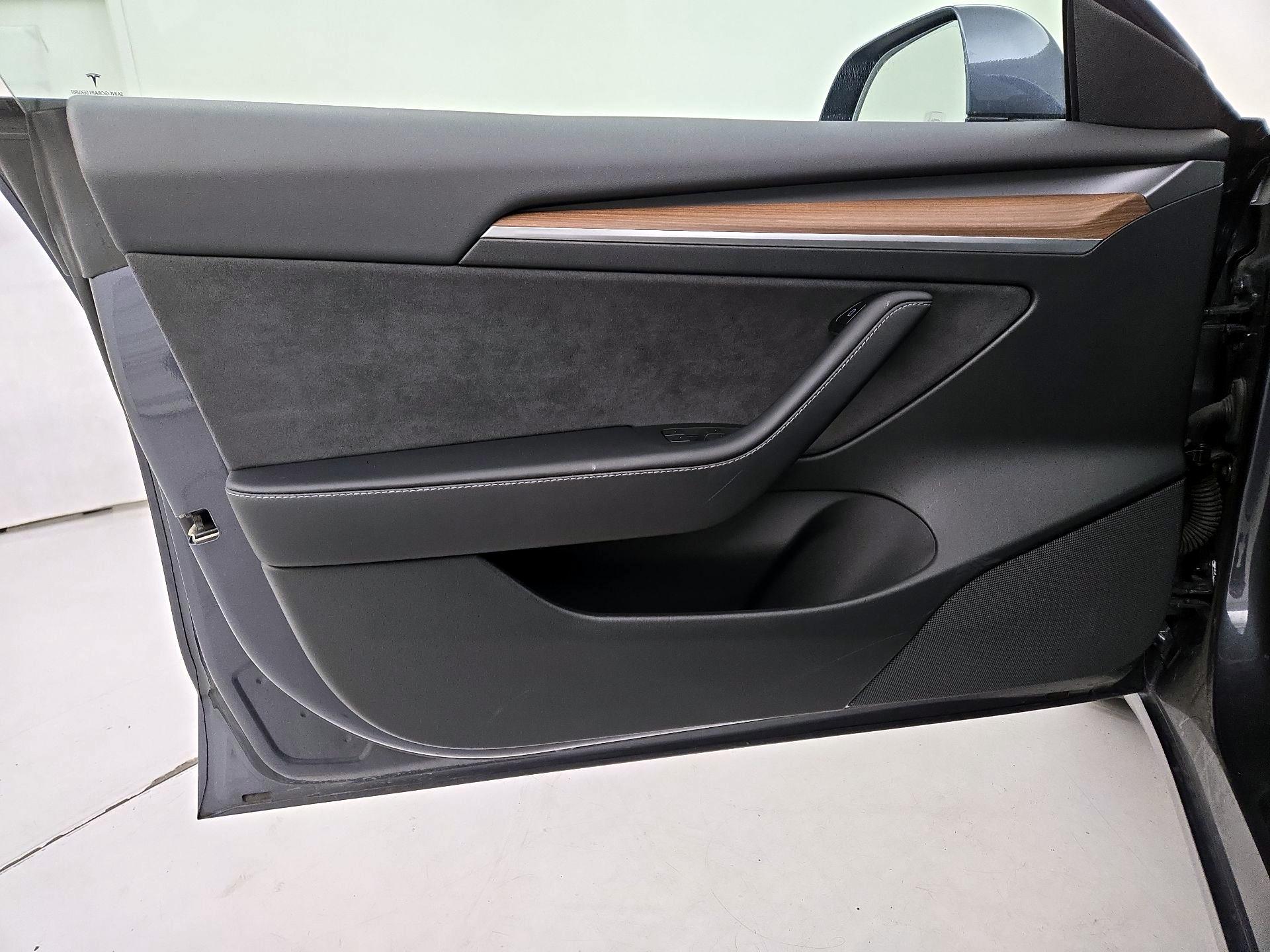 Thumbnail: 2023 Tesla Model 3 - 12