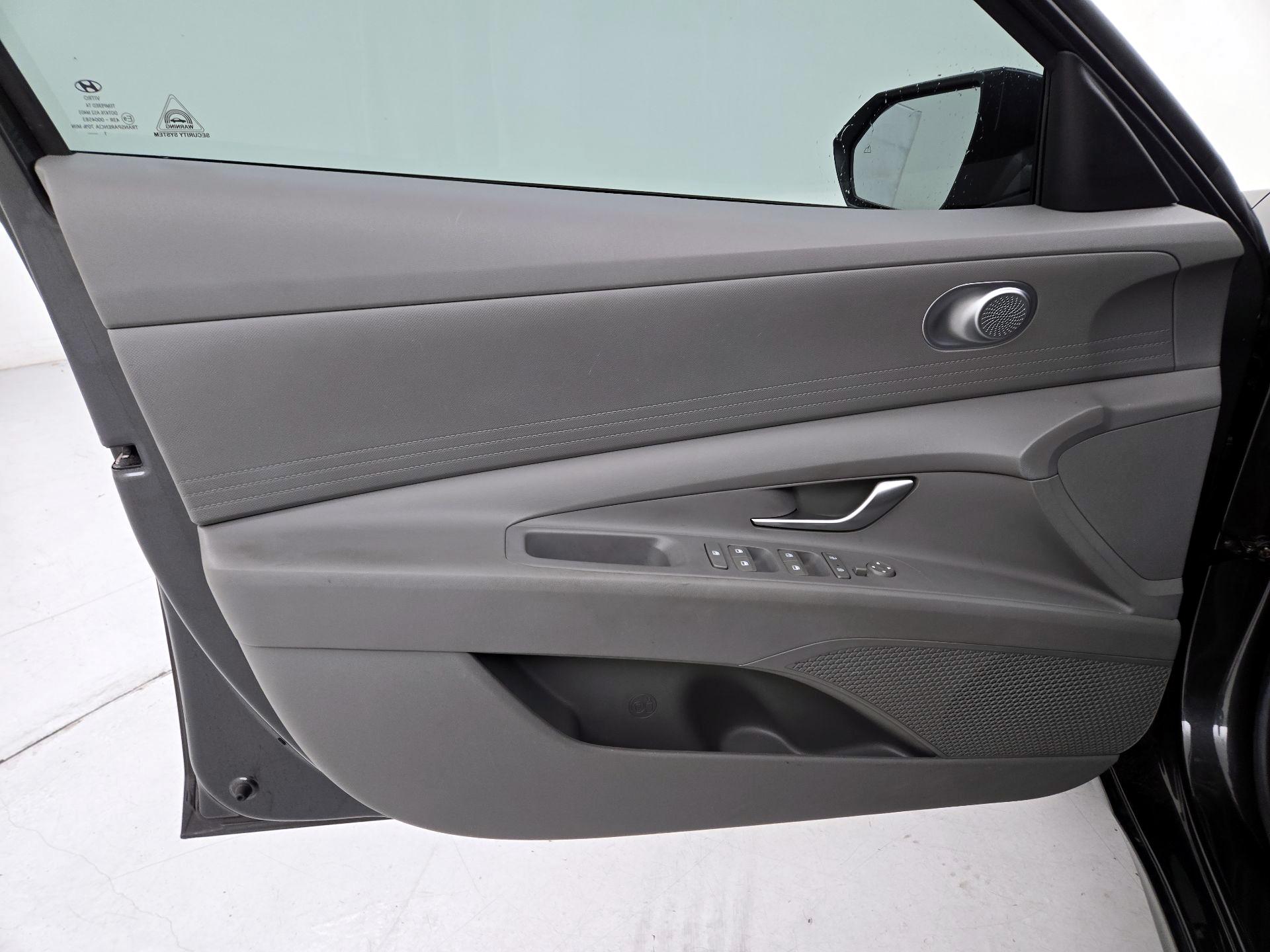 Thumbnail: 2022 Hyundai Elantra - 12