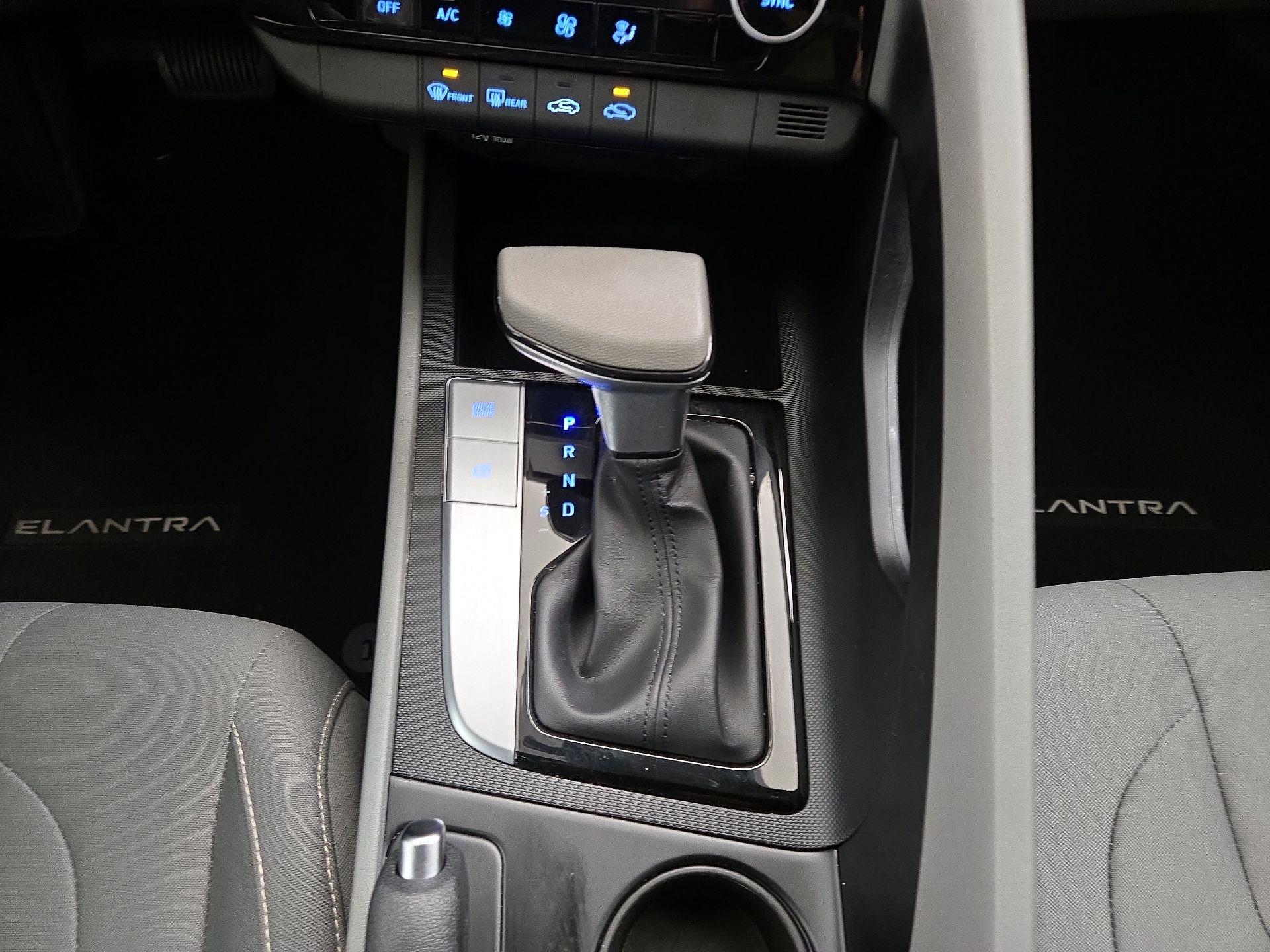 Thumbnail: 2022 Hyundai Elantra - 17