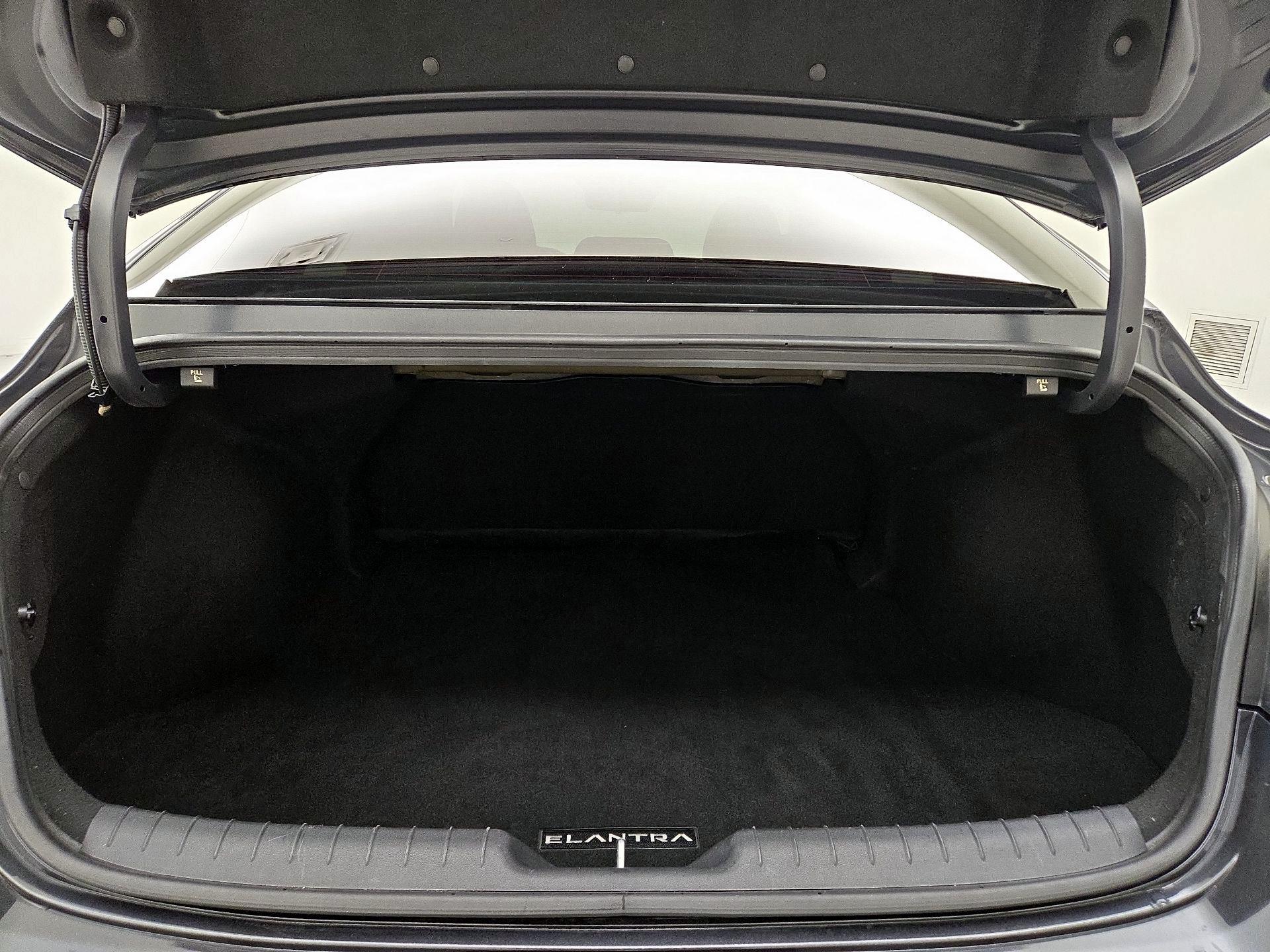 Thumbnail: 2022 Hyundai Elantra - 20