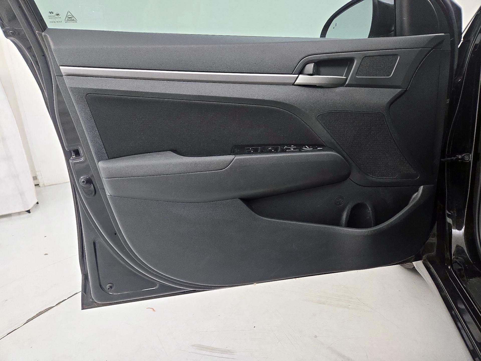 Thumbnail: 2018 Hyundai Elantra - 12