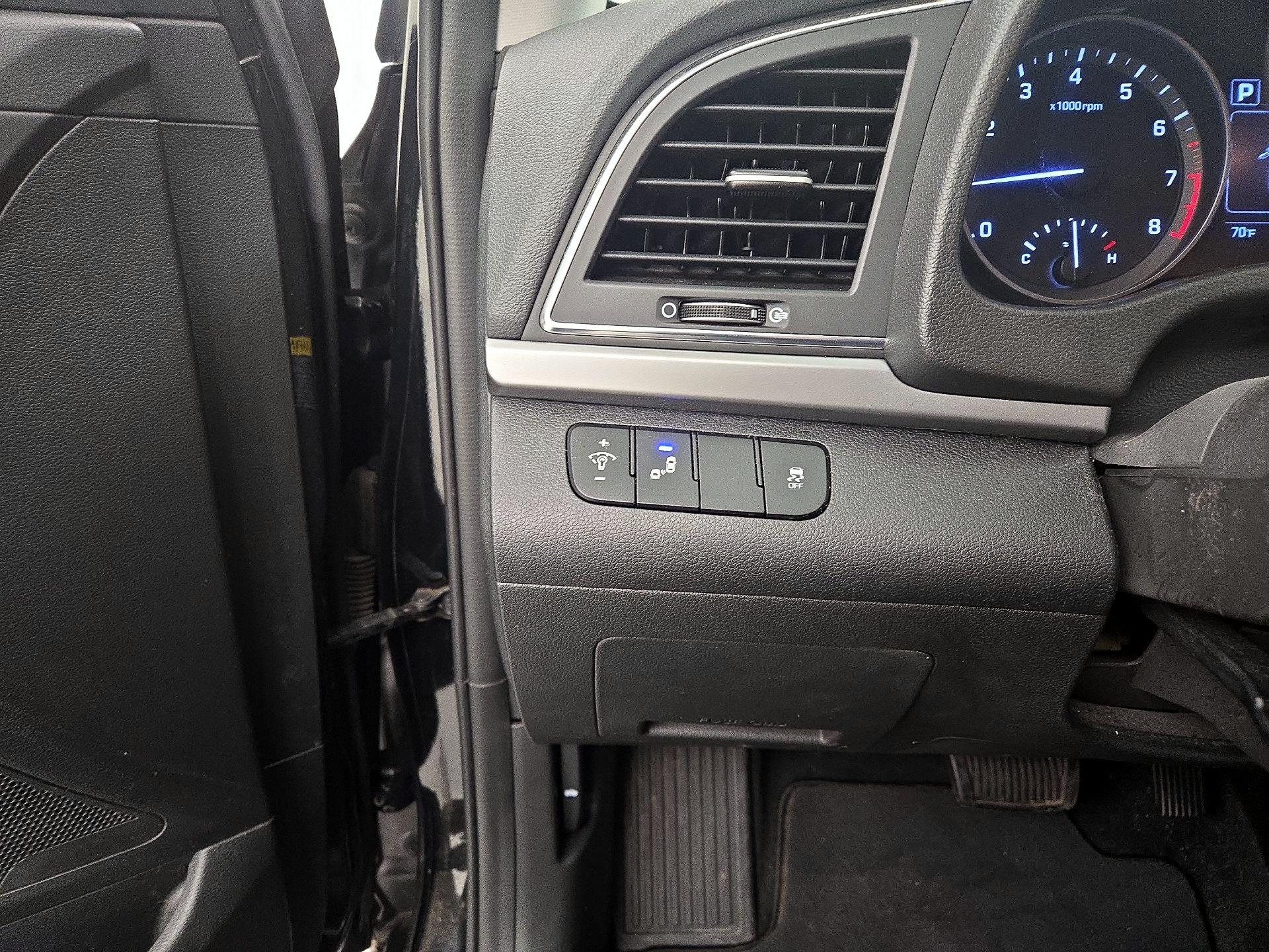 Thumbnail: 2018 Hyundai Elantra - 13