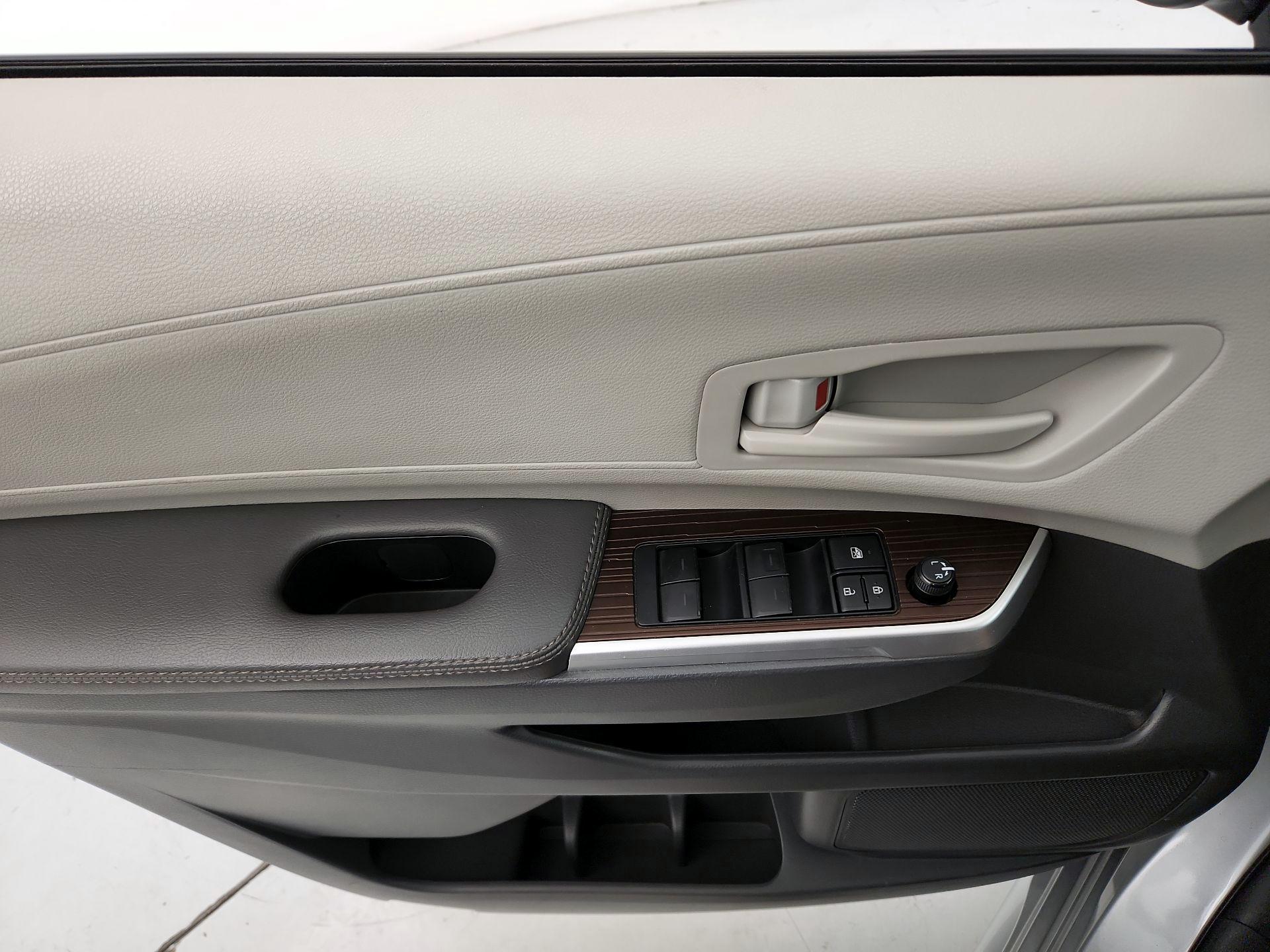 Thumbnail: 2024 Toyota Sienna - 12