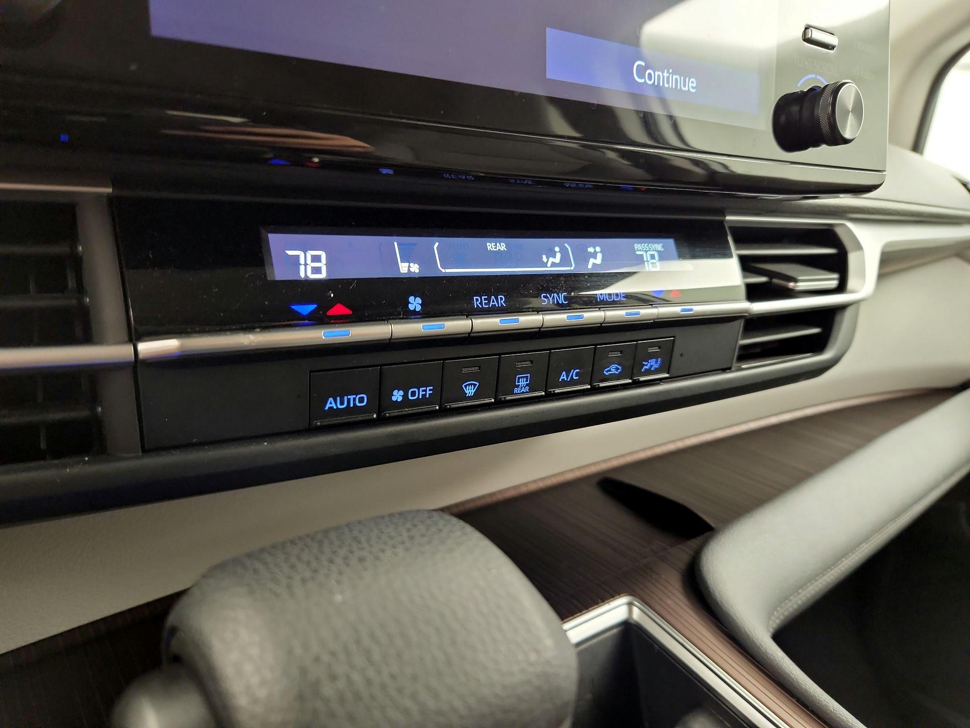 Thumbnail: 2024 Toyota Sienna - 16