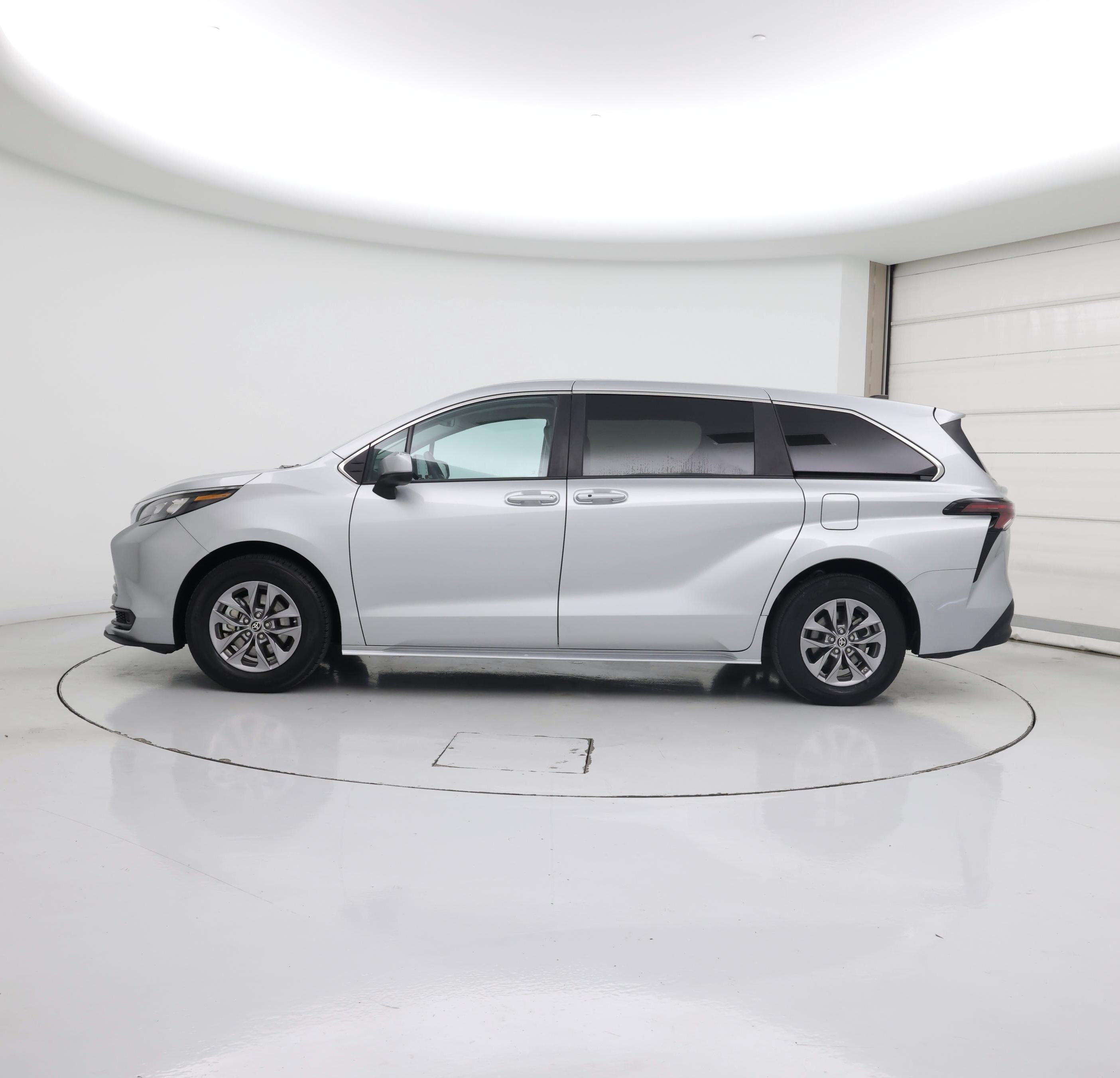 Thumbnail: 2024 Toyota Sienna - 3
