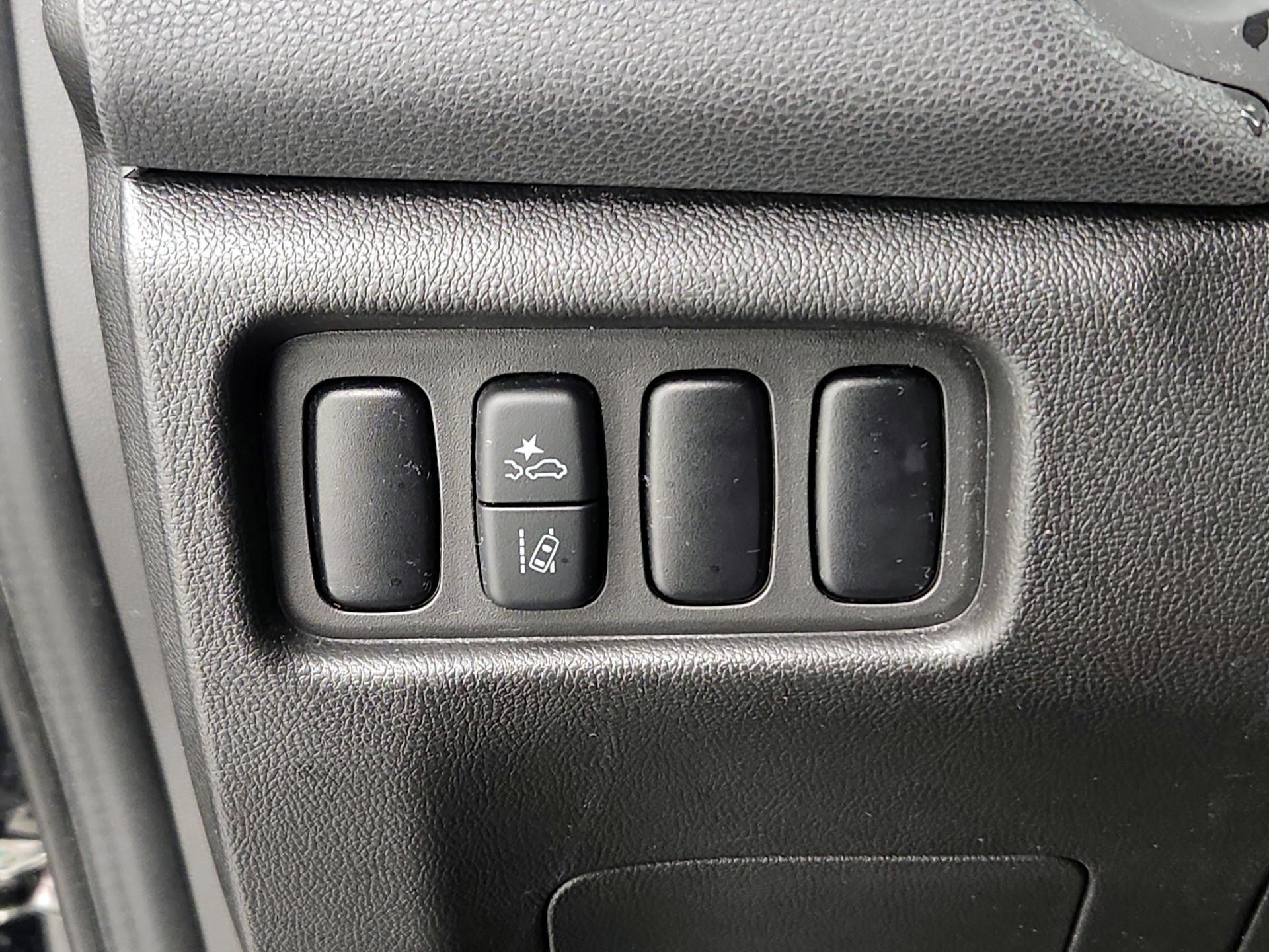 Thumbnail: 2023 Mitsubishi Outlander Sport - 13