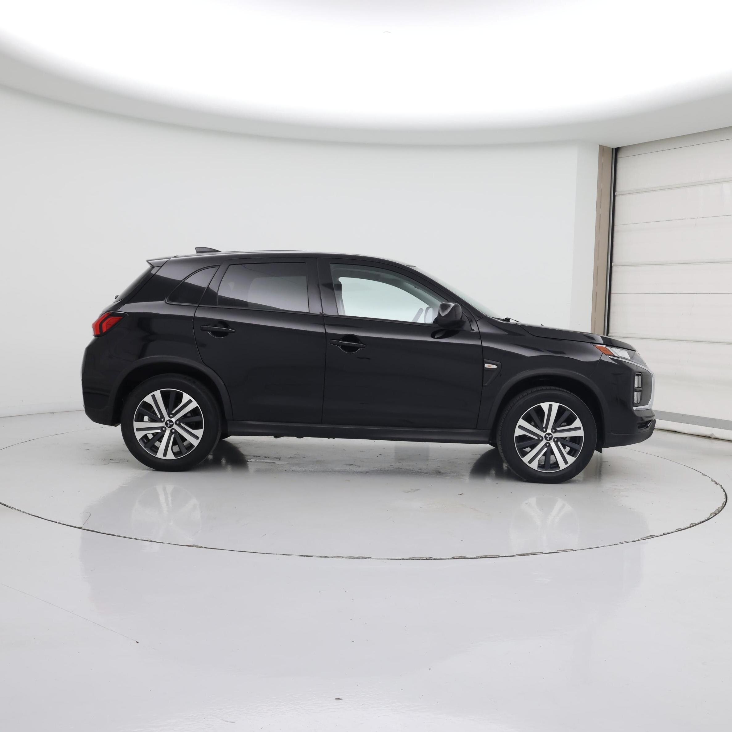 Thumbnail: 2023 Mitsubishi Outlander Sport - 7