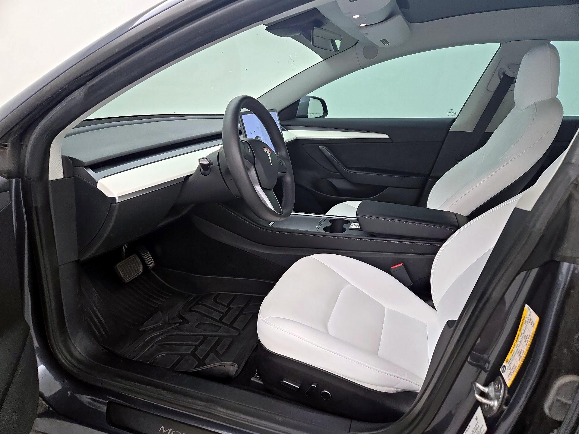 Thumbnail: 2022 Tesla Model 3 - 11